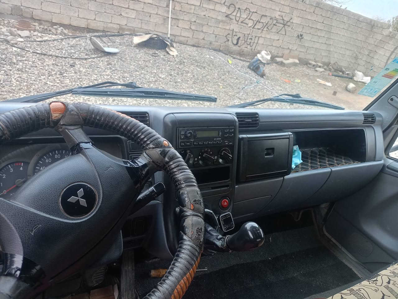 السلام عليكم 
كنتر محسن موديل 16 للبيع 
__محرك كير اكسل كلو شرط 
__تاير طخم كلو جديد 
__ويل 17 ونص
__بريك دسك 
__تانكي كاز 200
__رقم دولي بغداد مشروع وطني 
__هزة جديدة 
__سنويه 2030
تدفئه تبريد كلو شغال
من الدعامية للدعامية كلو شرط

 السعر 225 قفل
***********
