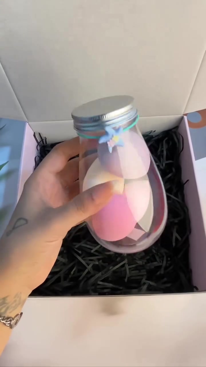 ✨ بوكس الباربي – جمال ودلع على أصوله ✨🎀

بوكس متكامل يجمع كلشي تحتاجيه للمكياج والعناية 💖💄

💗 المحتويات:
🧽 علبة بيوتي بلندر
🖌️ فرشة مكياج احترافية
💅 أظافر أكريلك أنيقة
🌸 بلاشر كوري يعطي خدود وردية
💄 كلوس لشفايف لامعة
💋 حمر عدد 2 بألوان جذابة
🧴 مزيل صبغ أظافر
🔵 مسكارة (العلبة الزرقاء) لرموش كثيفة
✨ كريم أساس من لوريال لبشرة موحدة
💫 كونسيلر Fit Me تغطية مثالية
👁️ رموش صناعية لمسة أنثوية
🌺 مرطب + مقشر ساكورا لبشرة ناعمة

🎁 هدية ويا البوكس:
🤍 مرطب يدين نعومة وترطيب يدوم

سعر العرض 25والتوصيل مجاني 

#روان_عزوز #يوسف_لاز🌀 #explore #شعب_الصيني_ماله_حل😂😂 #كوزمتك_عسوله_الدوره_شارع_ابو_الطياره_فاطمة_الراوي


**إذا كنت صاحب هذا الإعلان وتريد حذفه لأي سبب، رجاءا أرسل رسالة إلى الدعم الفني**