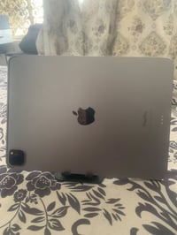 شباب ايباد نضيف كلش م2 شخط مابي مسعمل شي قليل يريده خابرني 07746491069