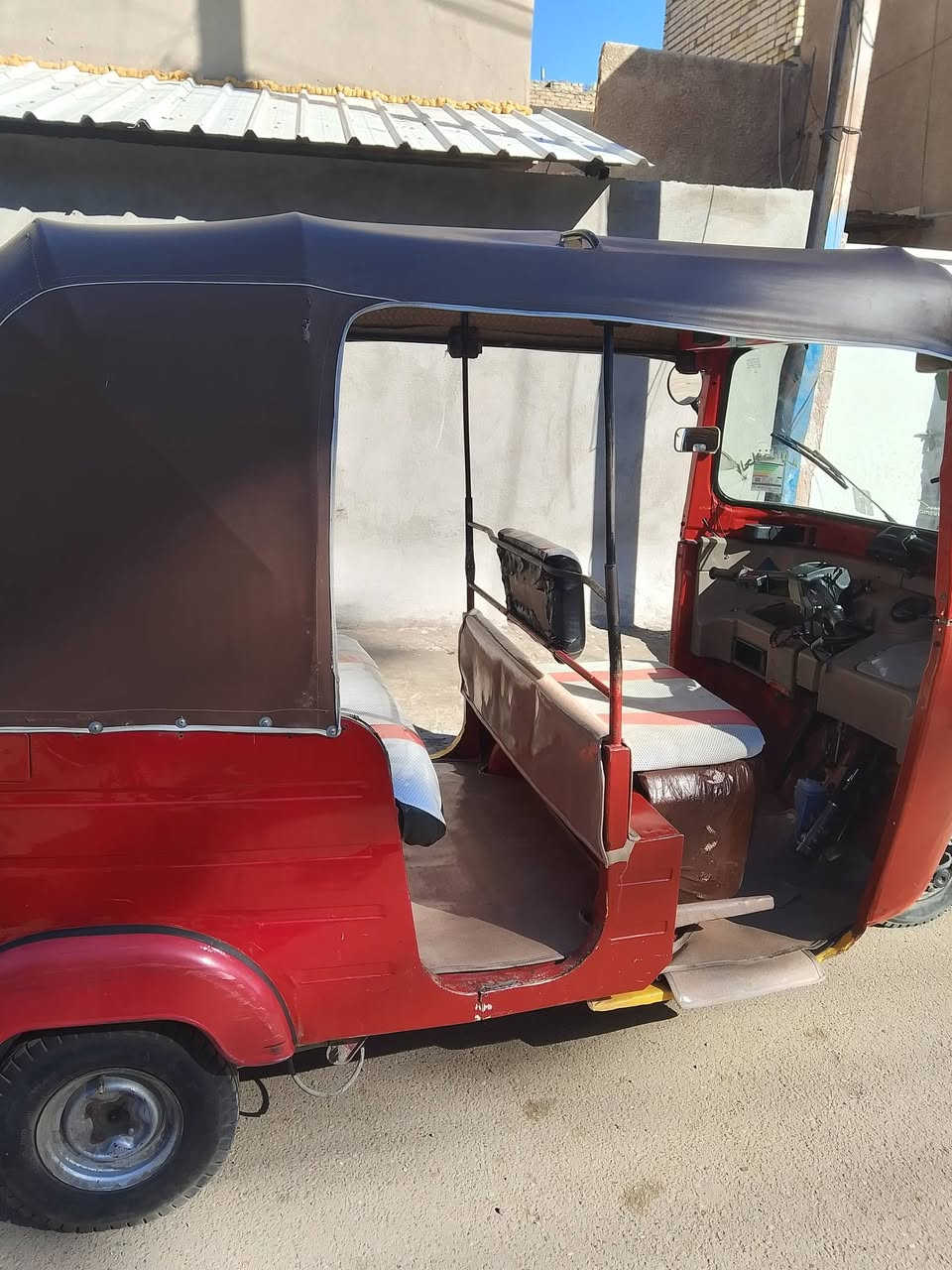 سلام عليكم تكتك 18رقم وسنويه تحويل ثاني يوم بغداد حي العامل تكتك خير من الله كبل الشارع السعر 5مليون وبيهه مجال حك الجيه ***********
