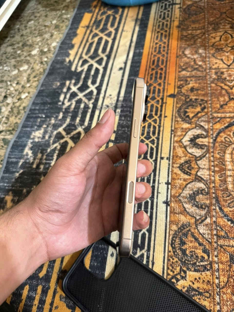 16 Pro Max
جهاز نضيف جدا
بطاريه 91 +عدت الدورات ٥٠٠
جهاز ما مبدل بي آي شي 
ذاكره 256 
ويا كارتونه وشاحنته وكفرات ثنين 
جهاز كبس ابدد مامفتوح 
اماً هوه جهاز نضيف وجديد 
سعر مليون و200  بي مجال بسيط 
الاتصال ***********
