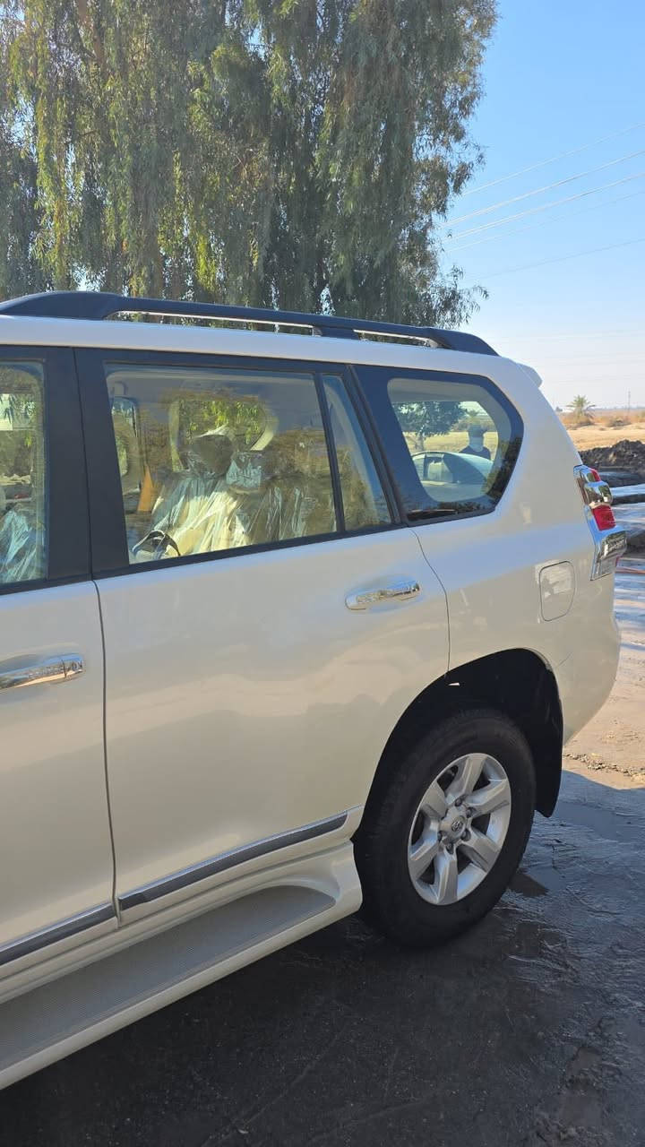 السلام عليكم 
برادو ٢٠١٥ رقم اربيل باسم واحد اعرفة من الحلة اتكفل بالتحويل السيارة مكفولة كفالة عامة عدا شبر صبغ بالباب والسونار موجود مواصفات السيارة معروفة شاشة فتحة كشنات كهرباء تحكم ستيرن ٣ قطع تبريد منظومة زنون جديدة شادلها حدادية جديدة تايرات جدد السيارة جاهزة من كلشي مال جناي كير مكينة كفالة من كلشي عدا الصبغ الي مذكور ماشية ١٦٠ كم 
مكان السيارة حلة حي المهندسين ممتواجد على الفيس السعر ٣٢٥ وبيها مجال  
للأستفسار 
0780 699 8882
