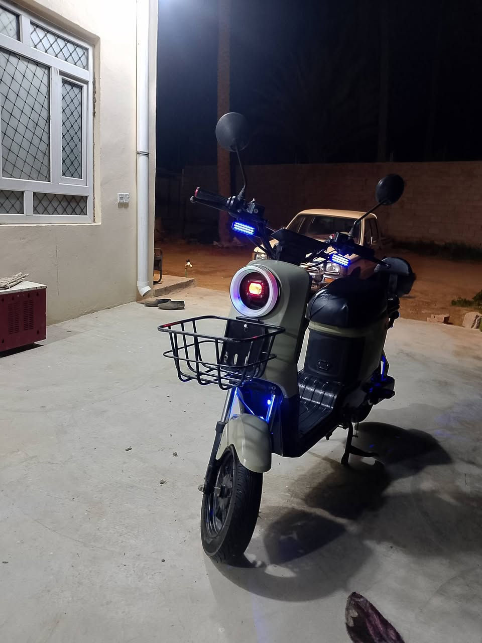 السلام عليكم متوفر r9للبيع مواصفات فول لايت عالي وناصي دبل إشارة 5بطاريات بدلناهن جدد عقل جديد 4نمر السعر 350 وبي مجال الرقم *********** العنوان ديالى بعقوبة الهويدر
