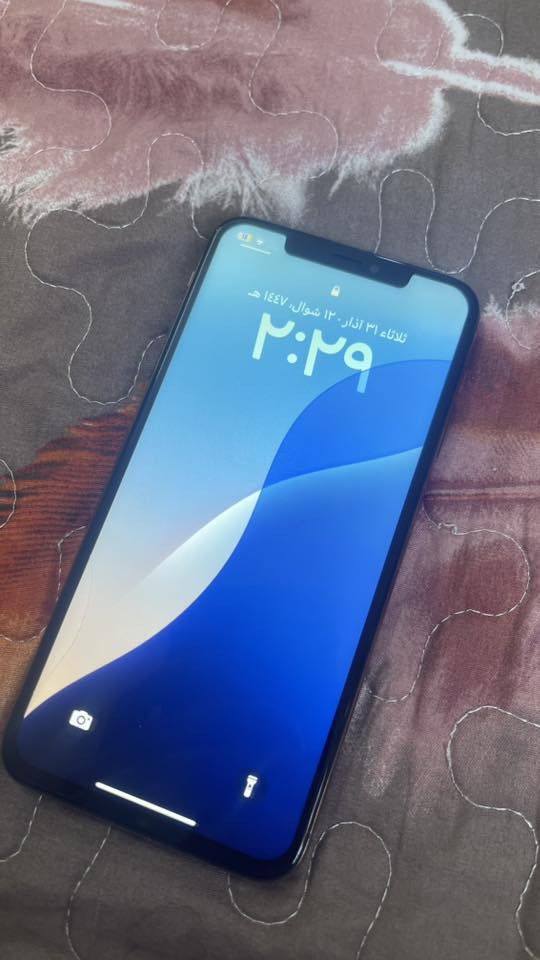 ايفون اكس ماكس للبيع ذاكره ٦٤ بطاريه ٧٨ مبدل شاشه فقط والشاشه بيها خدش بسيط مبين بالصوره جوه سعره ١٢٥ وبي مجال بسيط  رقمي ***********
