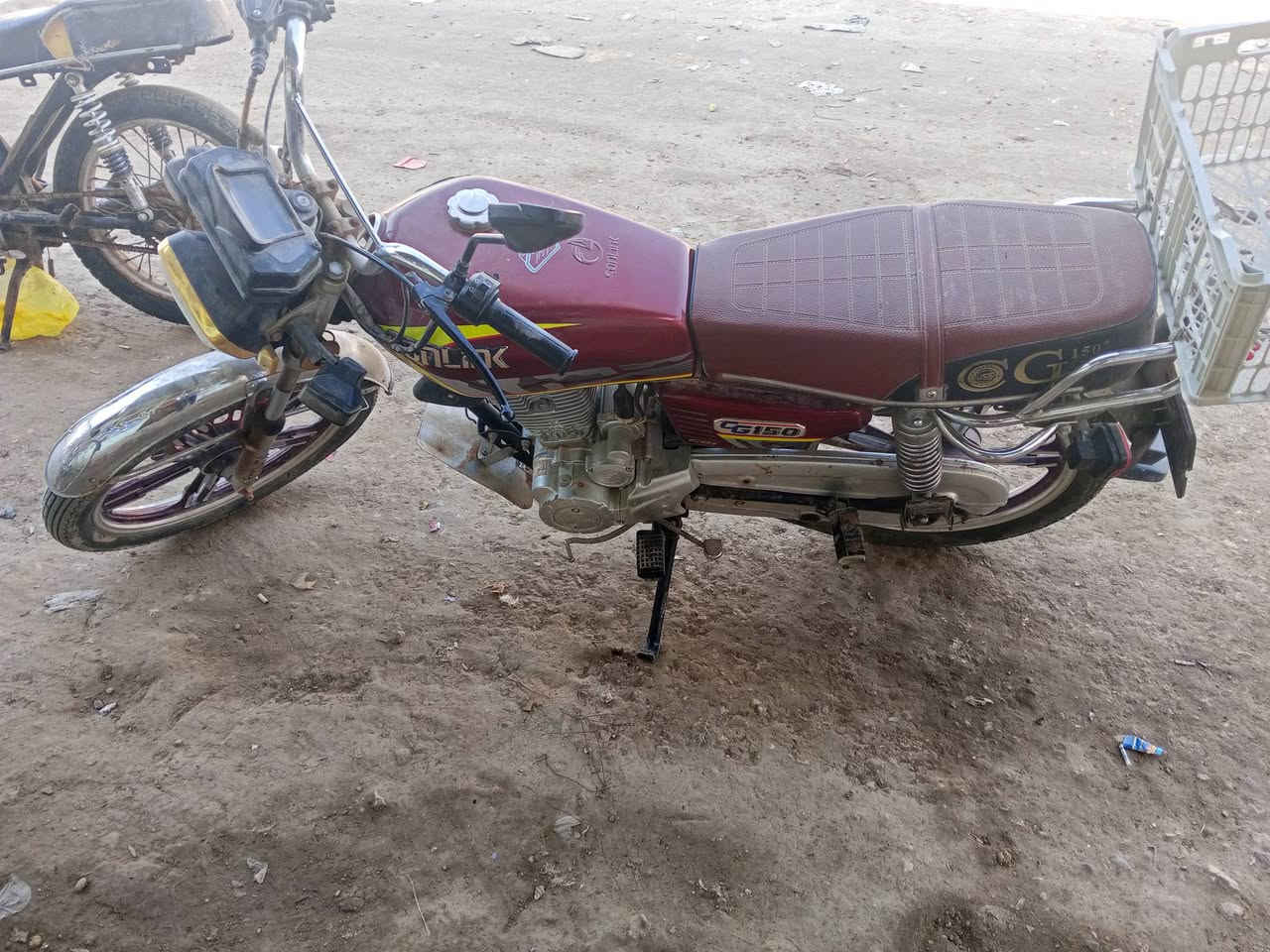 السلام عليكم دراجه سفان 23رقم سنويه بسمي دراجه نضيفه حيل بس غسله عوزهه الله شاه***********
