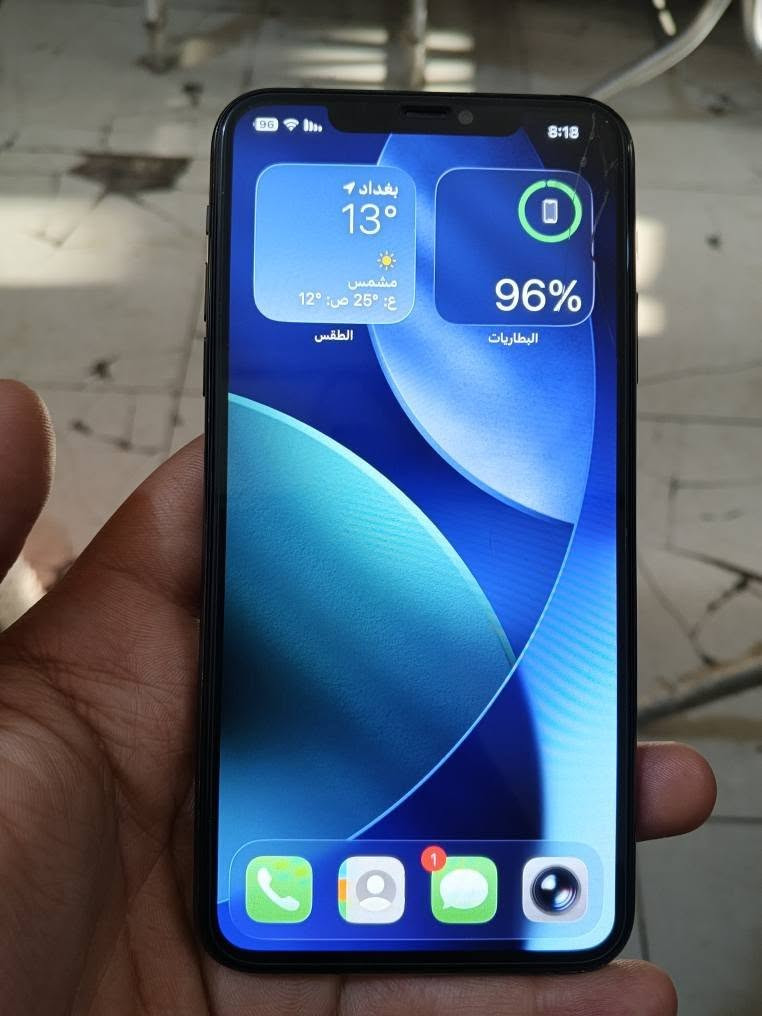 ايفون11 برو ماكس مبدل شاشة فقط وبيهة ضربة خفيفة  بلشاشة ما ماثر على اللمس ابد  البطارية 80 امانة الله الجهاز كلش نضيف السعر 250 الف وبي مجال  بسيط حك الجية للستفسار خاص او ***********
