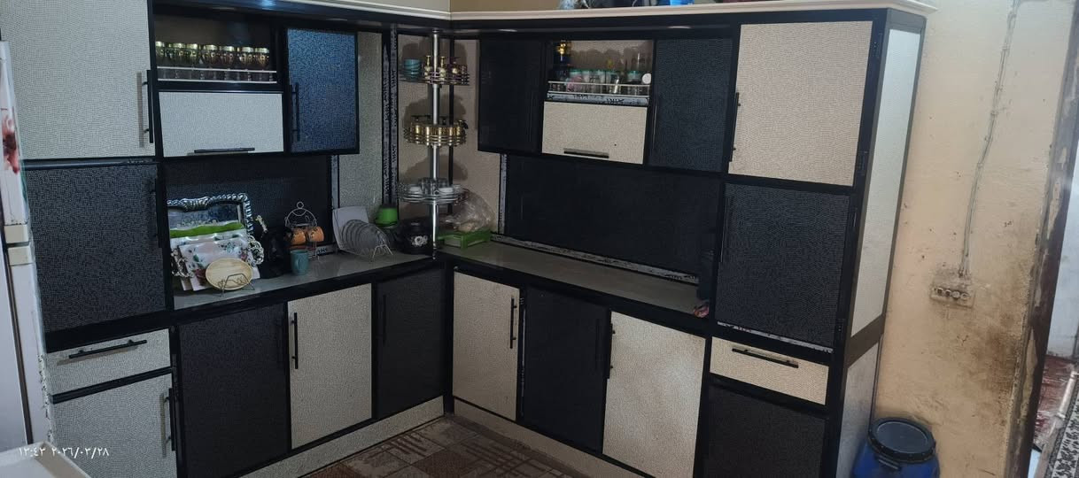 سلام عليكم كاونتر للبيع نضيف كلشي ما بي سعر ٨٠٠وبي مجال مكاني ديالى تقاطع لقدس الحديد هاذا رقمي ***********
