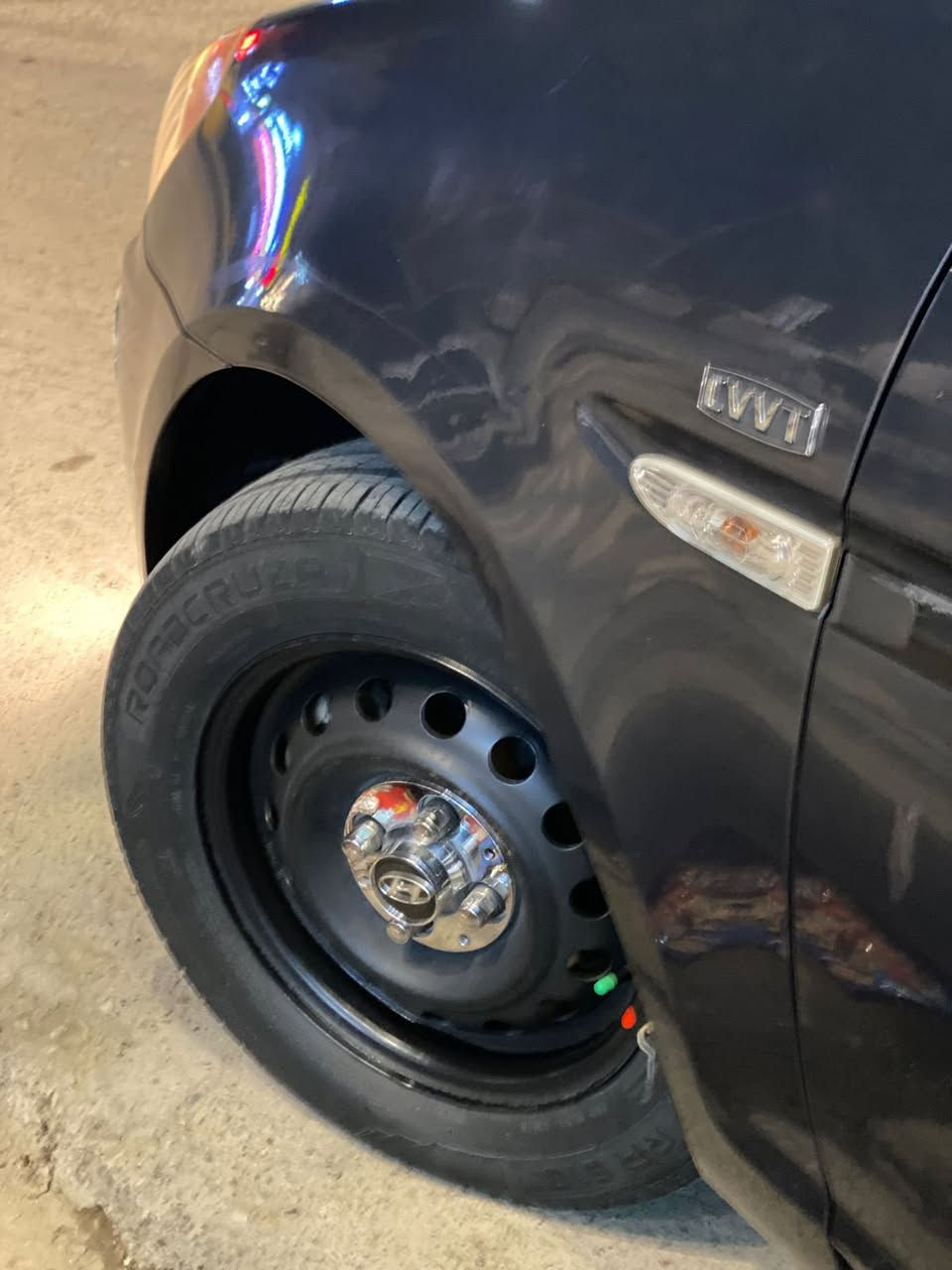 السلام عليكم
للبيع هيونداي اكسنت سياره جديده جدا كفاله عامه بدون صبغ او حادث حتى دعاميات مالتها بلادي مكفول سونارهه مرفق بالمنشور 

موديل ٢٠٠٩ السياره
مواصفات الشركه العامه استلام الشركه بعدها ع وضع شركه كتلوكات شركه بيها 
محرك حجم ١٦٠٠ تبريد ثلج صدر جديد تايرات جدد جاهزه على اخر حبه مع العلم محرك بلادي ما مفتوح ع وضع شركه مكفول من  كلشي 
للعلم سياره ع ايدي ماخذها  محافظ عليها جدا نضيفه 
مكاني بغداد سبير منازل
رقم بغداد الجديد دولي سنويه مجدده 
سعرها ع رقم ***********
اخوان رجاءا شراي جناي يتصل مو شراي ارفع منشور بكلمه يالله
