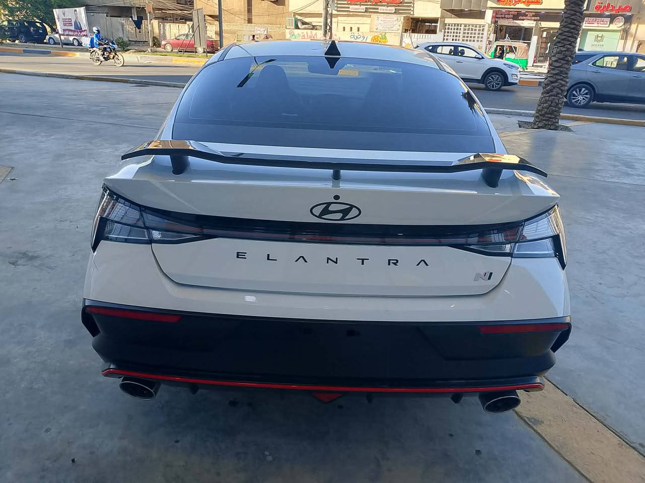 مساء الخير
النترا N  مديل 24 فول مواصفات حرة بأسمي بدون رقم ماشية 500 ميل گير اوتاماتيك محرك 2000 تيربو حادثهة تبديل جاملغ ايمن وبنيد  ومبدلة لغد الايمن اخوان السعر قفل 145 $
مستعجل على بيعتهة الي تعجبة اهلاً وسهلاً والما تعجبة على راسي واني الممنون للأستفسار الاتصال ***********
مكانهة بغداد الحرية 
رقم الشاصي KMHLW4DK6RU021189
