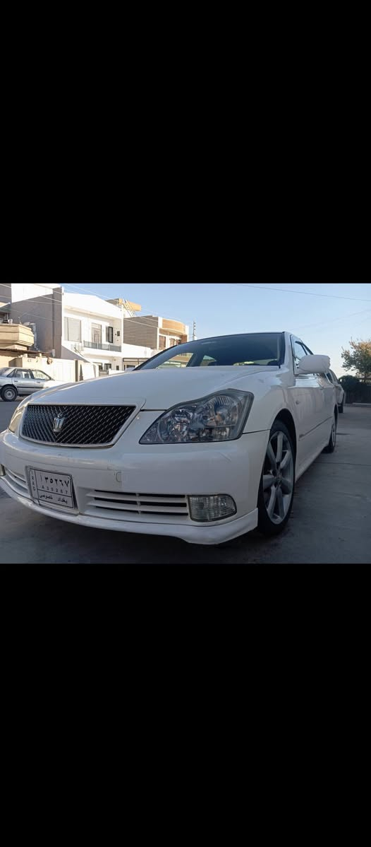 شاهینه بڕاوە2005 3دوگمە بێ بۆیاخی ئێراق و ئەوروپا بێ دوکەڵ سڵاید و جلد و هیتەر کامل مەسروف کراوە جامی هەڵگیراوە بەسمەی پێشەوە یش ئەکا ئاوێنەکان لەگەڵ کردنەوەی دەرگا ئەکرێتەوە شانەکانی تازە بۆیاخم کردوە سەیارەکی زۆر جوانە 
*********** شمشمل, السليمانية
