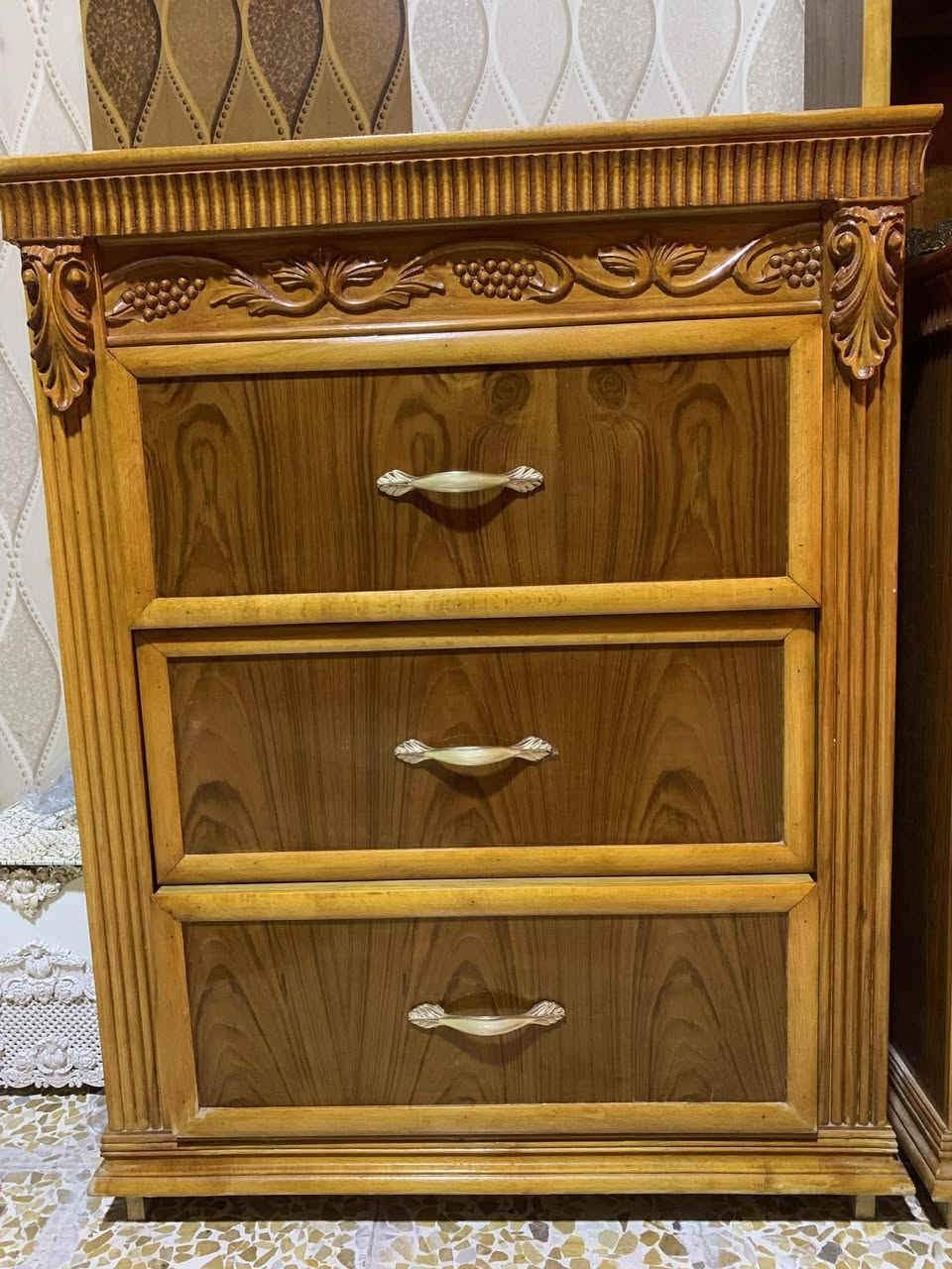 غرفه نظيفه للبيع العنوان كياره للاستفسار الاتصال على الرقم التالي ***********
