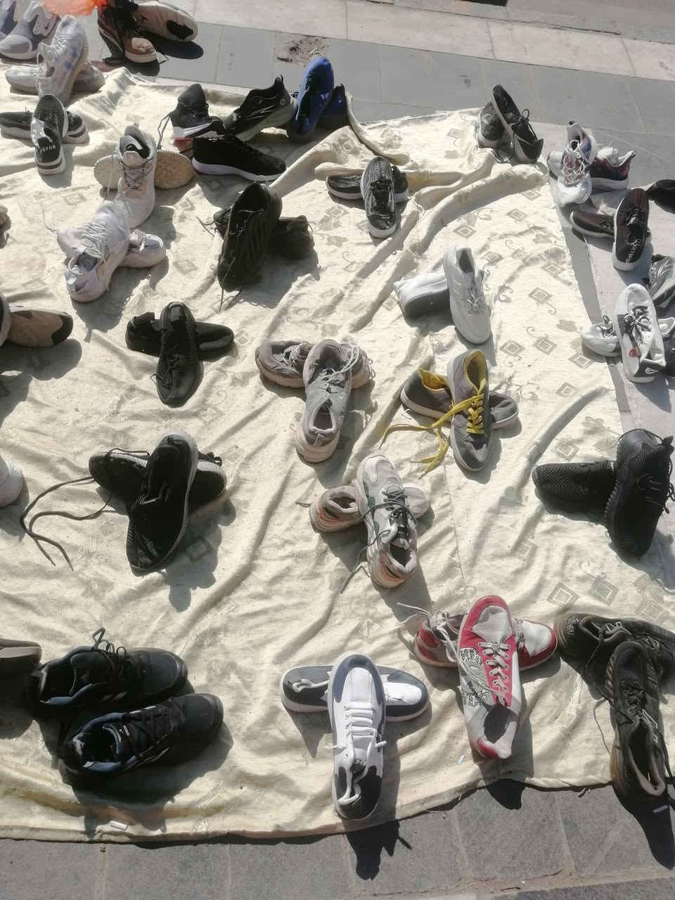 سلام عليكم شلعه شلعه عدد بل ٣٠٠ زوج عل ٢ونص
بي باله وبي جديد وبي تعبان
بغداد البياع ***********
