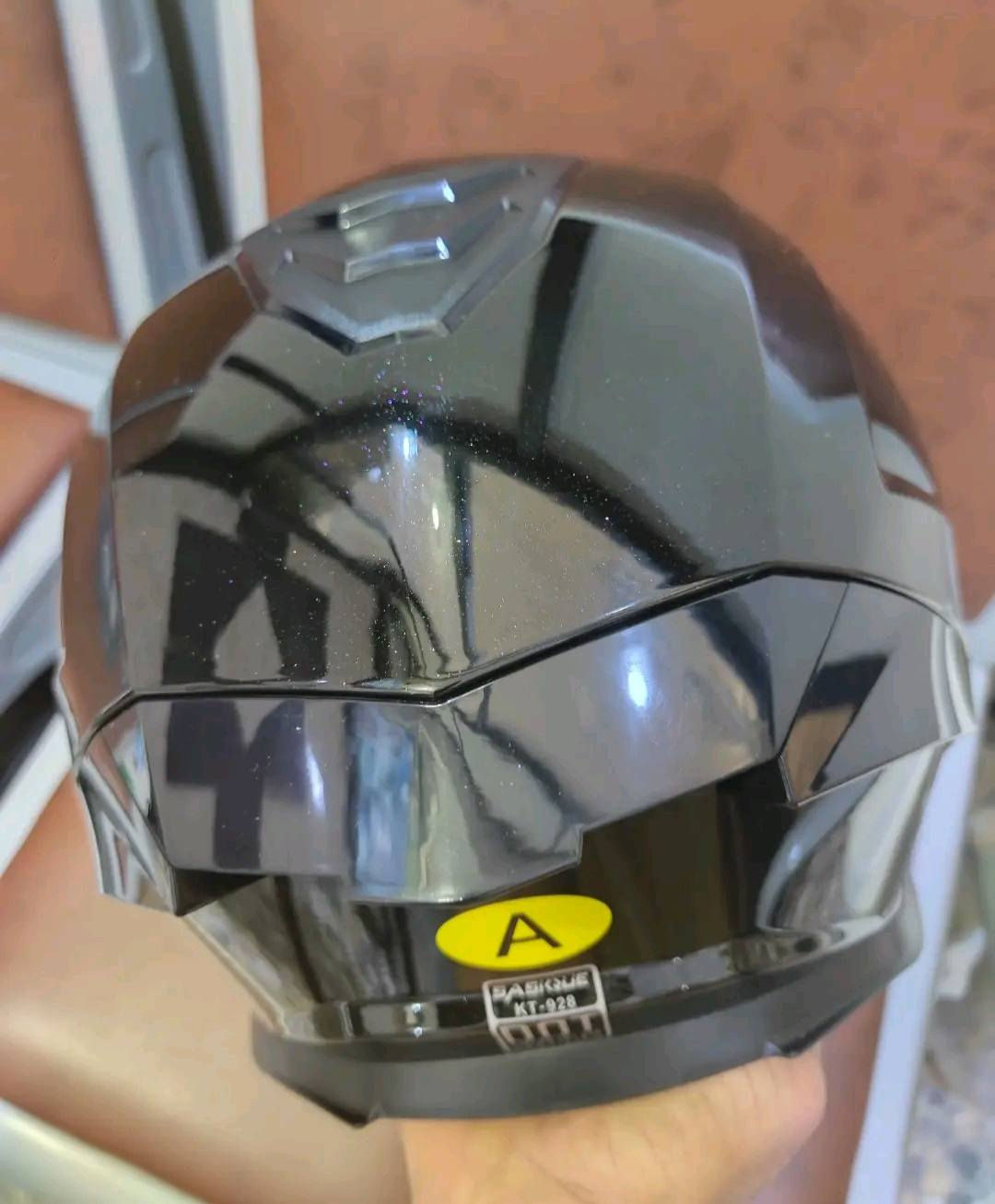 خوذة دراجة نارية كاملة الوجه من طراز Sagique. 
تغطية كاملة للوجه لمزيد من الأمان.

تتميز بخاصية مقاومة الخدش (Anti-Scratch).

مصنوعة من مواد خفيفة ومتينة.

تحتوي على نظام تهوية متطور لراحة السائق.

مزودة ببطانة ناعمة قابلة للإزالة والغسل سعر. 85


**إذا كنت صاحب هذا الإعلان وتريد حذفه لأي سبب، رجاءا أرسل رسالة إلى الدعم الفني**