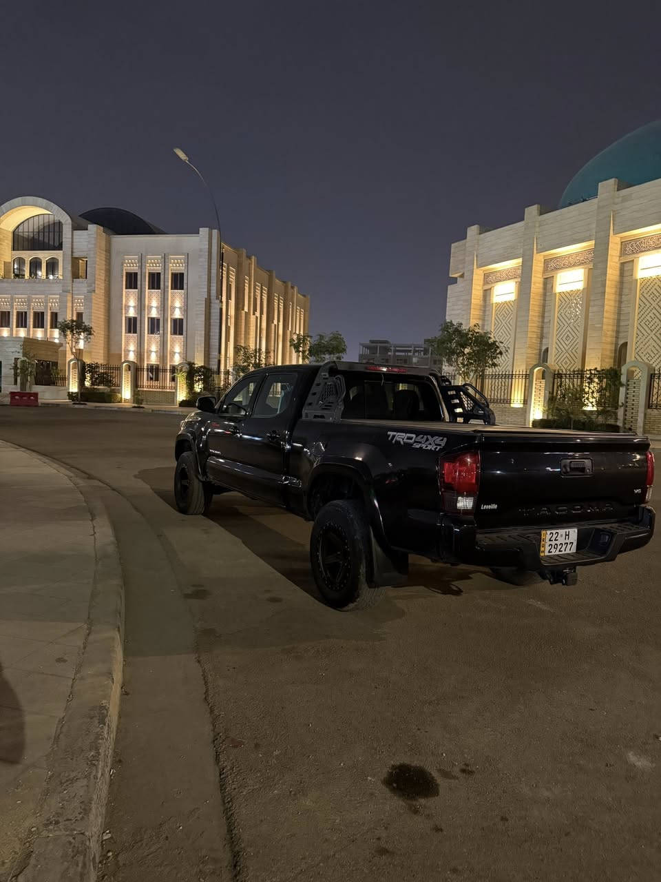 تاكوما ٢٣ بدي طويل 
موصفات Trd sport 
فتحه 
كشنات جلد 
فور ويل 
تدفئه كشنات 
مثبت سعره تحديد مسار 
قبق بدي هم موجود بيه 
ماشيه ١٠٨ كيلوا قابل لزياده 
مكان السياره كربلاء 
السياره نضفيف 
ضربته جاملغ و و باب شويه و مصلحه 
 سعره ب٢٩٥ 
***********
