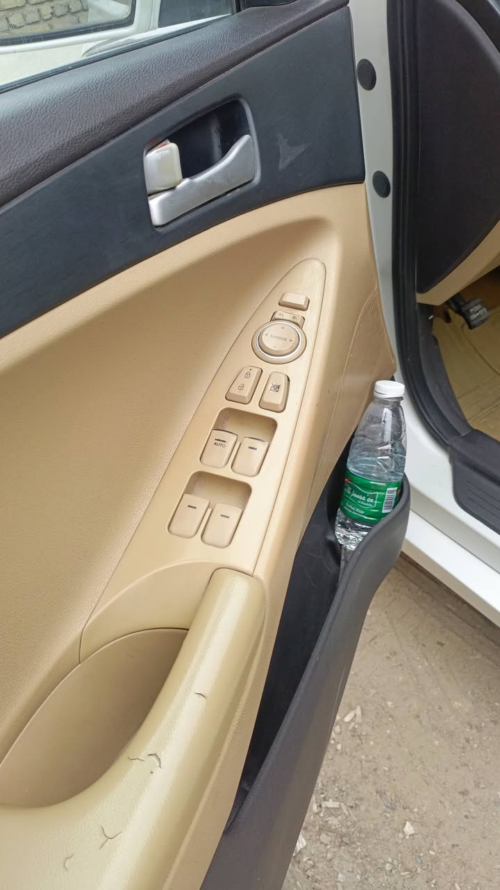 سلام عليكم شباب
سونتا خليجي مديل 14 رقم شمالي سنويه
جديده محرك/2400 شفتات ستيرن نظام ايكوا 
مريه شفط اشاير مري ويل كروم حدادبه جديده
السونار مرفق بلمنشور سعر/125
مكاني البصره /***********
