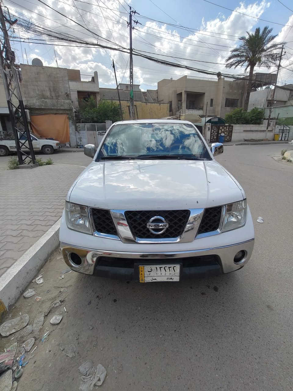 نيسان نيفارا للبيع موديل ٢٠٠٩
……..
كير ومكينة بطة 
…….
السيارة بدون حادث 
…….
بيها اماكن بسيطة صبغ
……
مكانها بغداد 
للاستفسار الاتصال على الرقم
***********
