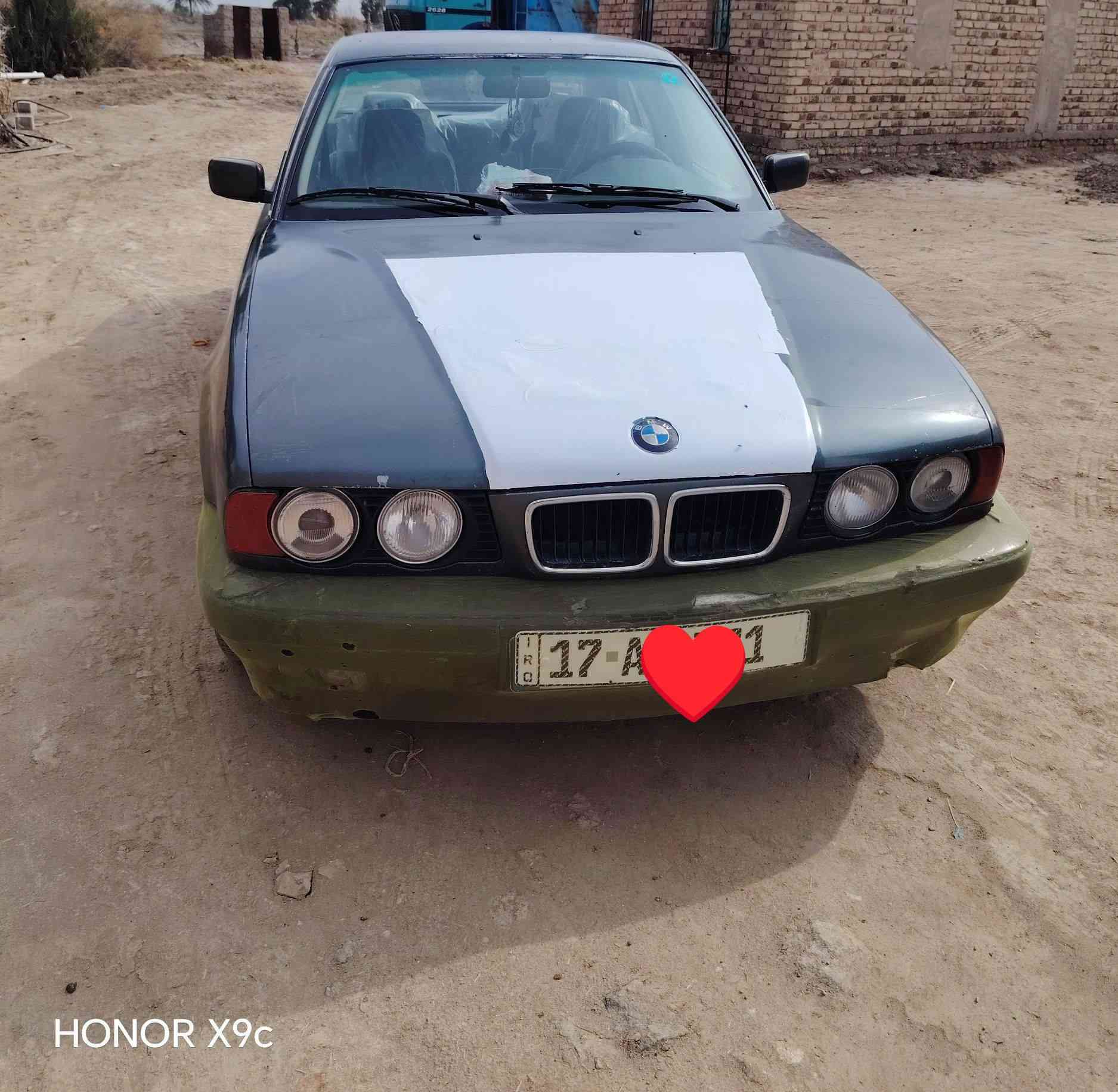 سلام عليكم بي ام دبليوم مكسر فانوس بسمي رقم مثنئ نكليزي تخم تاير دواخل عسلي تبريد قطعتين ثلج حداديه جازه سياره *********** مكان دوانيه حمزه شرقي
