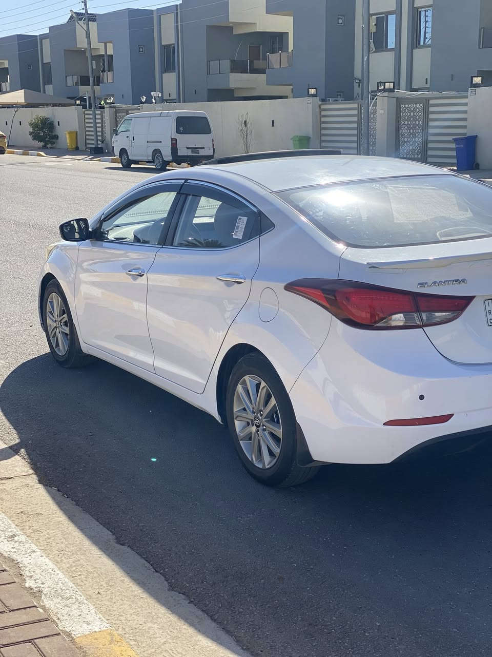 النترا 2015 خليجي رقم بغداد محرك 1800 السياره فول مواصفات عدا البصمه كامره حساسات فتحه سقف مري شفط اشاير بالمري يدات نيكل تحكمات جهتين كامره حساسات بيهة شبرين جاملغ امامي وشبر جاملغ خلفي بالهلال  وتكحيل بسيط السياره جاهزه من كلشي ماشيه 120  مكاني بغداد للاستفسار *********** السعر 122
