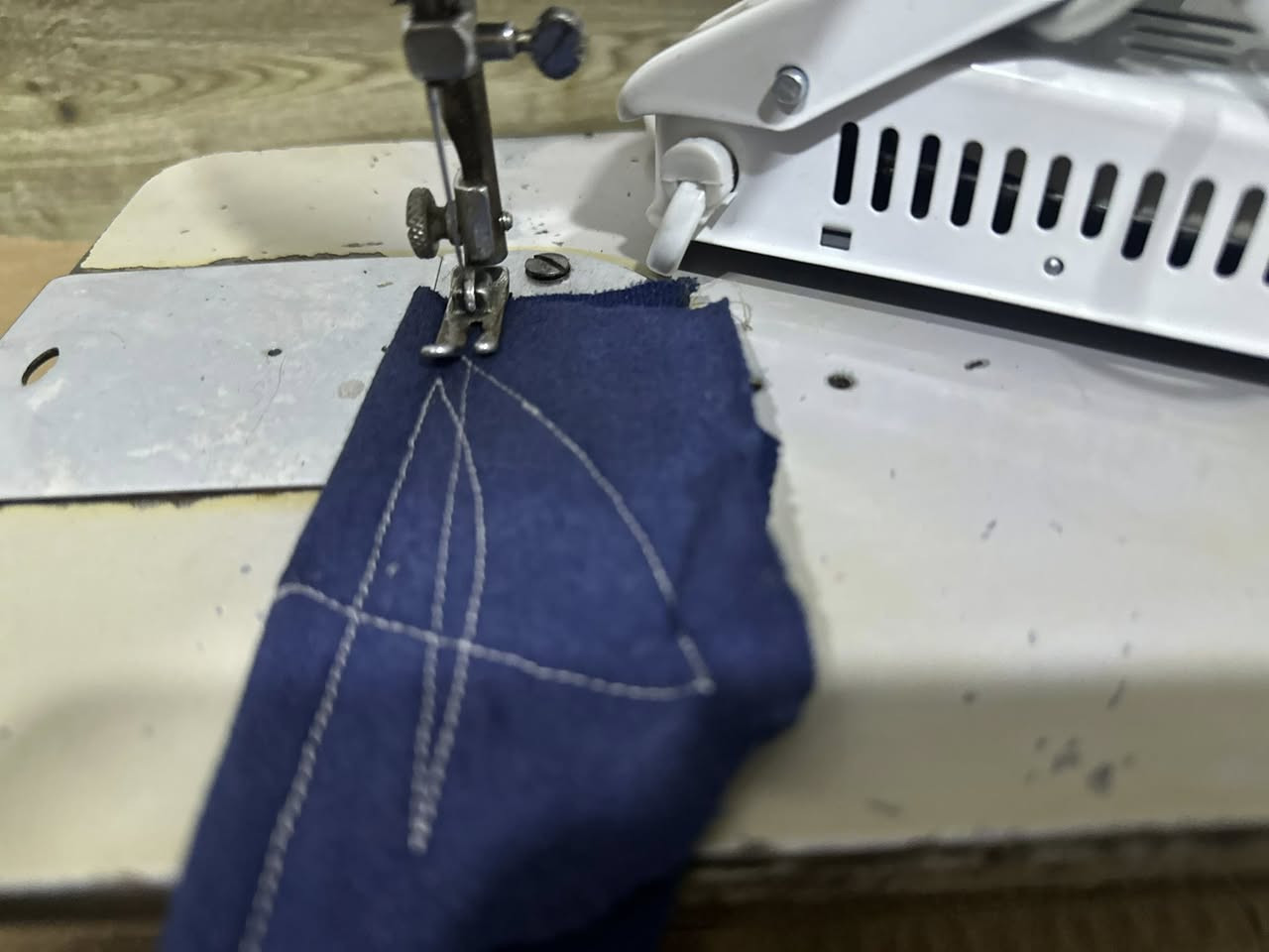 الماكينة هندية وتشتغل نفس ماكينة فراشة
كاملة حديد، وأبيعها بشرط وزمان التشغيل، بدون أي عيب
السعر 50 ألف مع التوصيل


**إذا كنت صاحب هذا الإعلان وتريد حذفه لأي سبب، رجاءا أرسل رسالة إلى الدعم الفني**