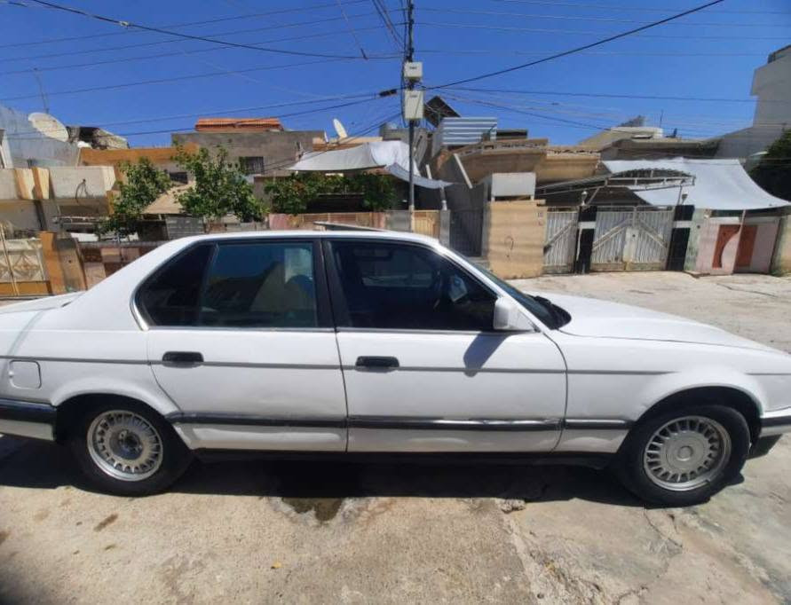 BMW735
مۆدێل 1989
گێڕ ئۆتۆماتیک
سلایدە 
چوارجام کارەبایی 
ڕەقەم بەغداد 
بەشەرتی گێڕ و مەکینە 
نرخی 30گـەڵا مەعامەلە 
گۆڕینەوەش ئەکەم
موشتەری نیت پەیوەندی مەکە
***********
واتسـابی لەسەرە ئەوژمارە.
