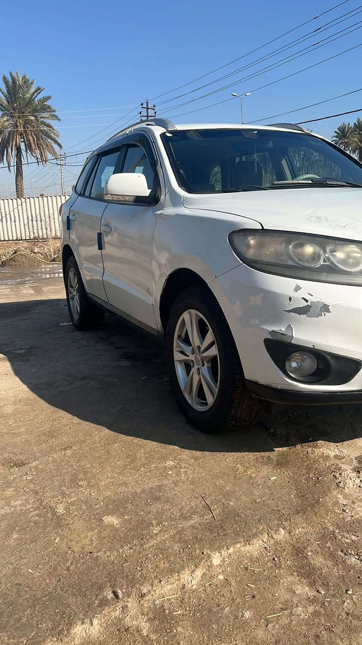 سنتافي ٢٠١٢
سبعه راكب 
رقم بغداد دولي سنوية بأسمي سنوية جديده
صبغ عام
كبر و محرك خير من الله
تخم تاير جديد باتري جديد
تبريد ثلج
***********
سعر ١١٠
