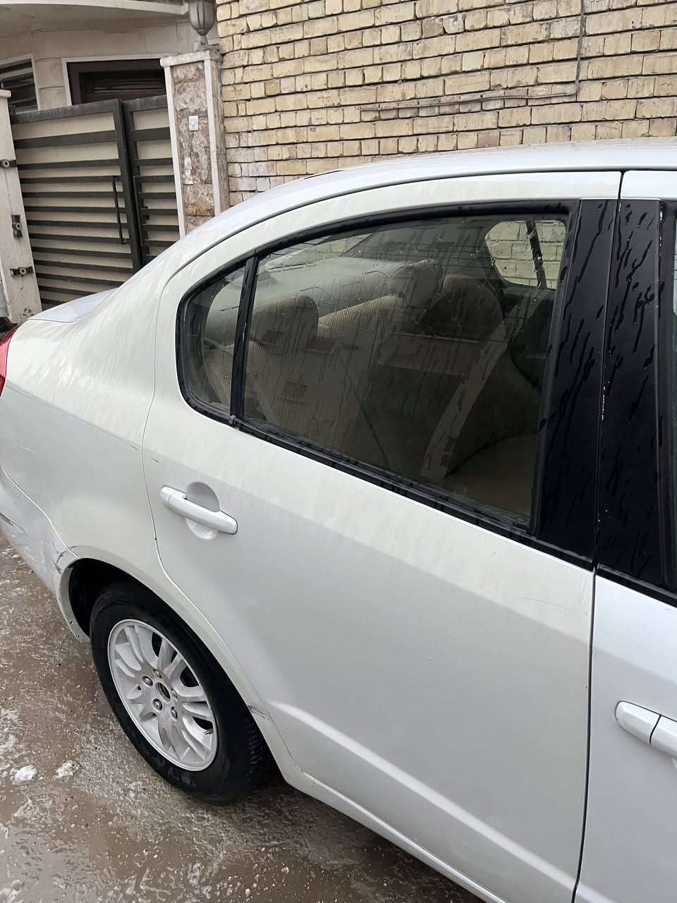 السلام عليكم 
سزوكي يابني sx4 2014
محرك 1600
السيارة خير من اللهمال بيت عليهه ادامة كاملة  كير محرك تبريد ثلج كله بشرط 
حادثهه باب الورة عكس السايق والجاملغ الي يمة  حادثهه كلش بسيط  بس  انرشن صبغ 
السيارة بسمي  سنوية مساقطة رقم بغداد 
السعر 74 
الرقم 
***********
