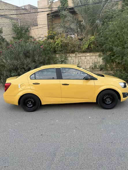 سلام عليكم شوفرليت سونك للبيع 
موديل 2012 وارد خليجي 
بيه  جاملغ امامي وشويه من الباب عكس السايق كير مكينه تبريد كفاله صدر جديد باتري جديد تخم تاير جديد 
امصفره هيىئه وغرامه وهزه جديده 
شاشه تاب اصليه 
 مكان السياره بغداد  القاهره 
السعر 66 
***********
