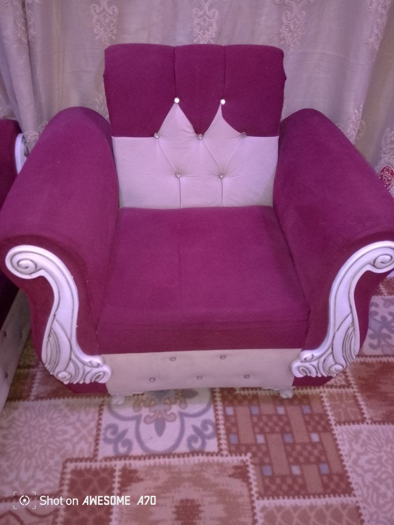 تخم 10 مقاعد نضيف جدا اخو الجديد مابي اي ضرر السعر 150 وبي مجال 
العنوان عفك 
***********
