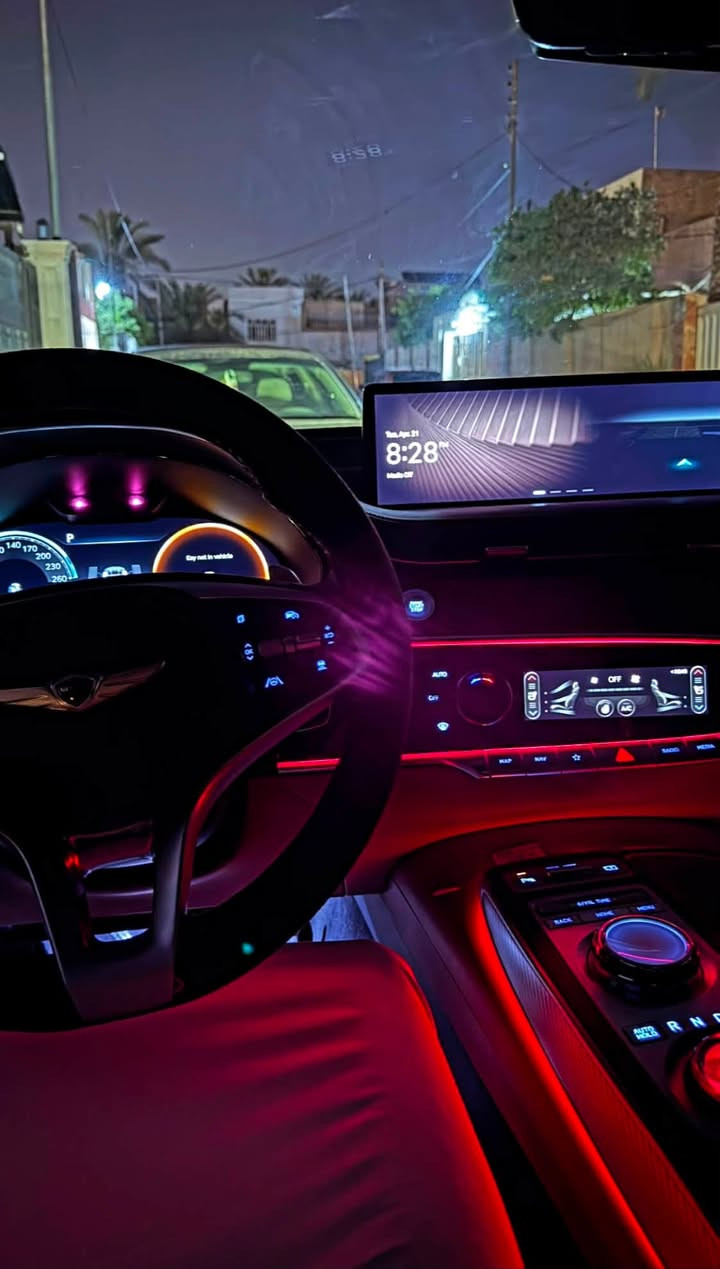السلام عليكم. هونداي جنسز  2023
GV70 سبورت برسيج اعلى فئة

ماشية 35 

مكينه 4 سلندر 2.5 توربو 

تتميز فئه البرستيج ب اعله موصفات والرفاهيه 

داخل احمر مقاعد جلد نابا مع تدفئة وتبريد 

تحكم كهربائي كامل المقاعد خزن ميموري 

الكاميرات محيطيه 360 درجة

رادارات امامي خلفي تلقائي الحماية من التصادم

نظام فرملة الطوارئ الذاتية عند الطوارئ

ونظام مراقبة النقطة العمياء في المرايا 

مع عرض الكاميرا في لوحة المسار

ميزة ركن السيارة والتحكم بها والتقديم والتأخير 

عن بعد باستخدام ريموت السيارة الذكي.

النظام الصوتي: نظام عالي النقاوة من شركة Lexicon 

مكون من 16 مكبر صوت لتجربة صوتية محيطية. 

سياره بيه موصفات هواي ما ذكرته 

فتحة سقف بنوراما 

  صندوق ذكي عند لاقتراب 

خازن ميموري 

نضام ترحيب عند الاقتراب 

عدادات ثيم متغير حسب وضعيت القياده 

انضمه قياده متعدده

لايت تفاعلي 

اوتو بارك 

شفتات بل مقود 

صور حادث مرفقة السيارة بدون صبغ

للاستفسار ***********
