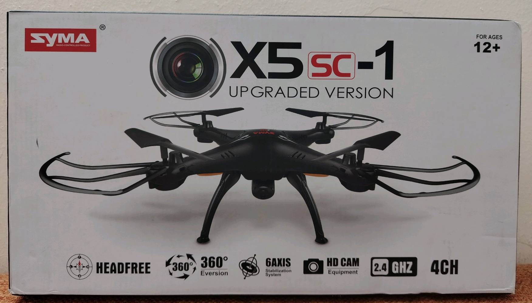 طيارة درون للبيع x5sx-1
المرفقات في العلبة
عادة تأتي الطائرة مع:
جهاز تحكم + بطارية + شاحن USB
كاميرا HD + بطاقة ذاكرة صغيرة
دعامات حماية للمروحة + مرافق تركيب
1. الطيران والتحكم
نظام طيران 6 محاور (Gyro 6-Axis) للثبات السهل في الهواء
تردد التحكم: 2.4 GHz (مضاد للتداخل)
قنوات التحكم: 4 قنوات (أعلى/أسفل، يمين/يسار، أمام/خلف، تحويم)
وضع headless mode لتسهيل التحكم للمبتدئين
2. الكاميرا
كاميرا 2.0 ميجابكسل HD مدمجة لتسجيل الفيديو والتقاط الصور
لا تدعم إرسال الصورة مباشرةً في الوقت الحقيقي (FPV) في أغلب النسخ
3. البطارية والأداء
بطارية Li-Po 500 mAh قابلة لإعادة الشحن
مدة الطيران: حوالي 6 - 8 دقائق تقريبًا
وقت الشحن: تقريبًا 120 - 130 دقيقة
مسافة التحكم: حوالي 50 - 100 متر حسب الظروف
العنوان بغداد عمارات زيونه 