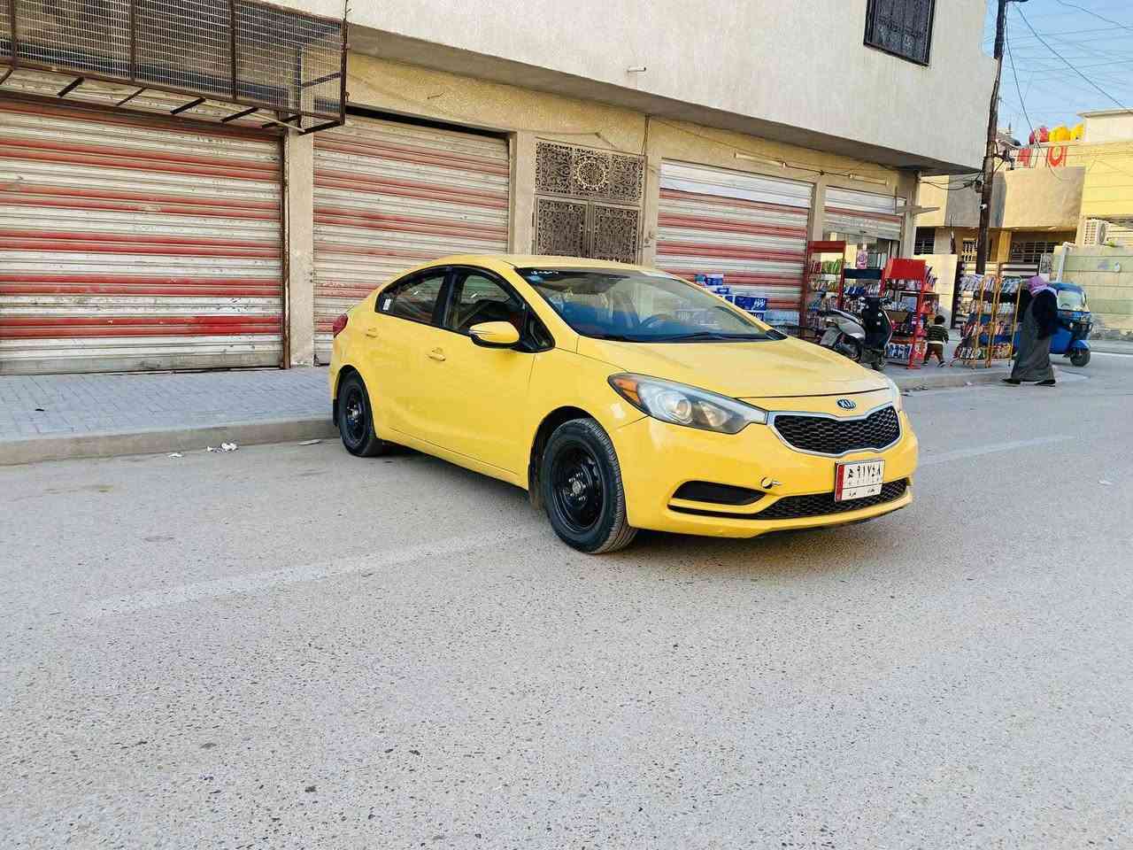 السلام عليكم كيا فورتي موديل 2015 حادثها قبق صندوق بدون دواخل لغد شاصي مكفول بجم كبس السياره جديده و جاهزه مكان السياره بغداد رقم الهاتف ***********
