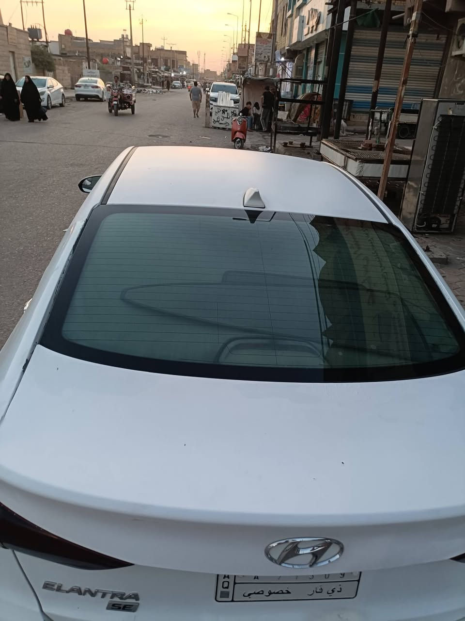 انتره مديل 17 امريكي محرك 2000 دوش رقم ذي قار. سنويه 28  ضربتها طرف الجاملغ والبنيد وراجعه نفسها ما بيه اي قطعه تبديل واشويه وبيه بارد بل الباب بس السياره جاهزه  ما بيها نقص شغل واطلع  ناصريه شارع عشرين يم مسقف الجمعه السعر 97 وبيها مجال   ***********.
