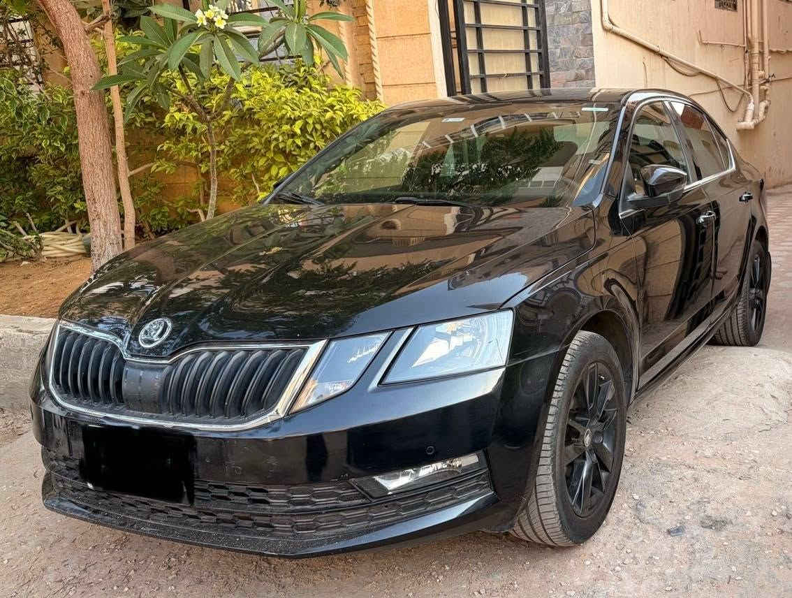 *Skoda A7 Sport Line | موديل 2020*
- *الموتور*: 1.6 TSI - 150 حصان
- *العداد*: 160,000 كم
- *الحالة*: رشة نظافة من الخارج فقط 
- *الصيانات*: توكيل لحد 120 ألف كم، بعدها مركز معتمد
- *الرخصة*: سنة - فحص 3 سنوات
- *المعاينة*: التجمع الخامس
- *للتواصل*: 01062000300 القاهرة الجديدة, القاهرة


**إذا كنت صاحب هذا الإعلان وتريد حذفه لأي سبب، رجاءا أرسل رسالة إلى الدعم الفني**