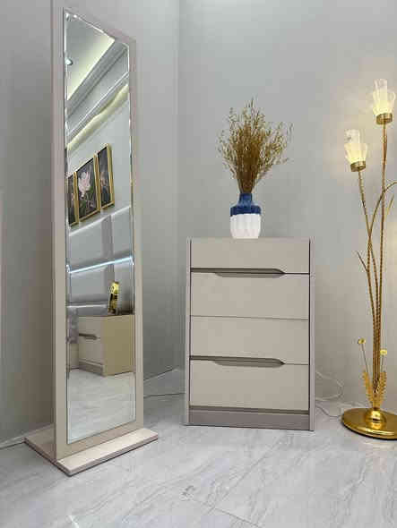 ⁨ 🔥 وصل الموديل اللي كسّر الترند… وبسعر يطير العقل! 🔥
الغرفة الأصلية 10 قطع وبجودة تخليك تحس كل يوم تدخل فندق 5 نجوم.

✨ المواصفات الفخمة:
• كنتور عملاق قياس 335 مع إنارة + مجرات عدد 4
• أبواب ألمنيوم عدد 4 – هيدروليك كامل
• سرير مخزن + شازلون مخزن بقياس 140
• سكك مراحل تلسكوب تتحمل سنين
• ميز تواليت ملكي عرض 130 – ارتفاع 175
• تفاصيل تشطيب راقية تفرق عن أي موديل بالسوق

💥 غرفة فخمة، قوية، وملائمة للأماكن الواسعة… وهي حرفياً موديل الموسم!

⸻

📍 موقعنا: النجف الأشرف – شارع سايدين سلام غري الرئيسي مقابل الجاكوج
📞 للاستفسار والحجوزات:
***********
واتساب: ***********⁩
