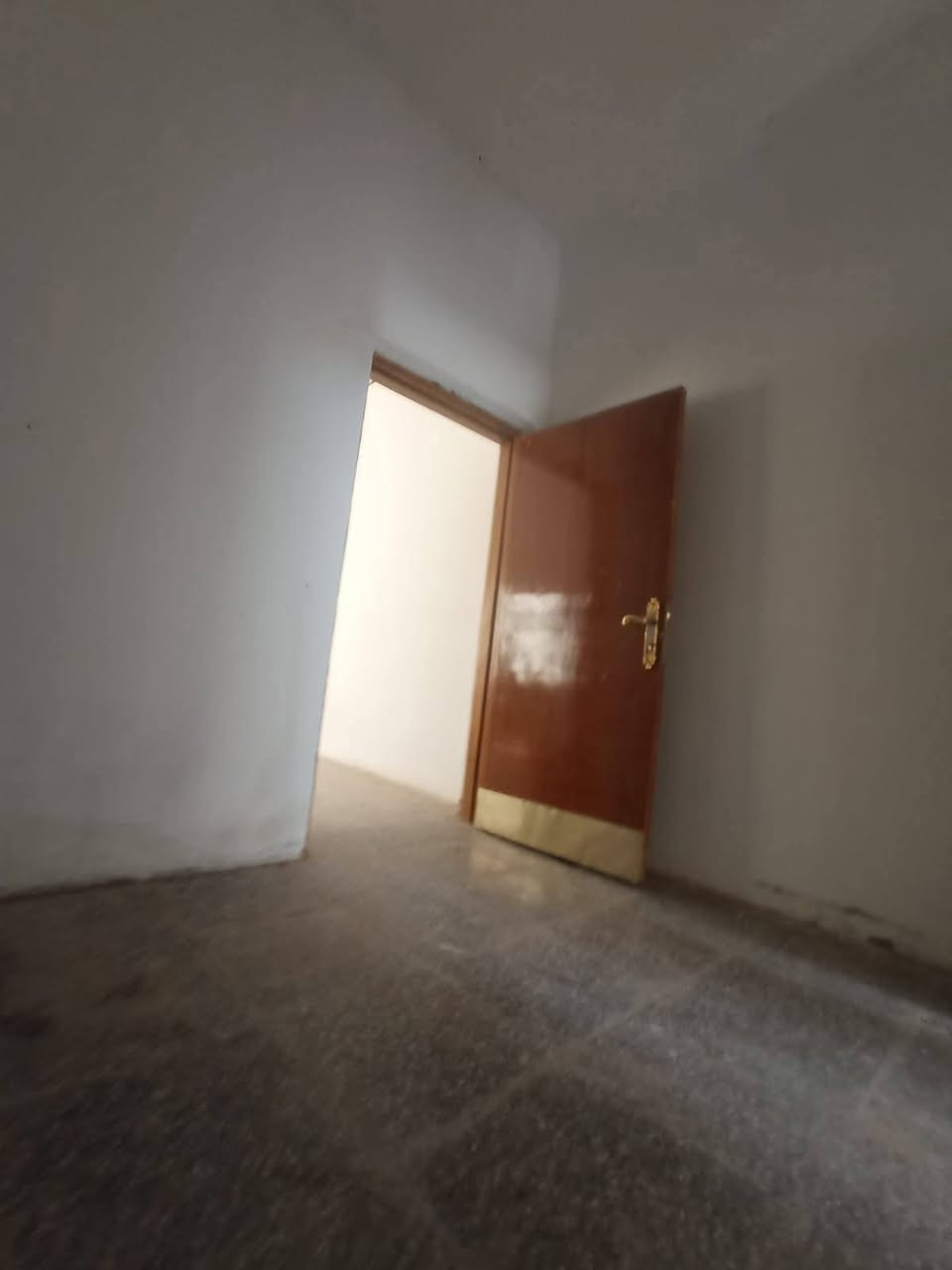 بيت للبيع قطاع ٨٤
مساحه ١٠٠ متر طابق واحد 

بناء شيلمان نظيف جداً 

موقع مميز مجاور شارع ٦٠

وقرب شارع ١٠٠

غرفه وصاله ومطبخ وستقبال 

وصحيات داخليه وخارجيه ومكشوفات 

السعر ١٠٠ مليون مع مجال 

ملاحظه البيت حاليا فارغ 

للاستفسار مكتب الخالدي للعقار

موقع المكتب حي ميسان شارع كيات قبل تقاطع شارع بوريات 

او الاتصال على الرقم التالي

***********

***********

***********
