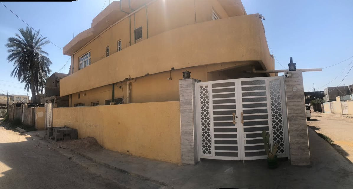 السلام عليكم بيت للبيع 
في حي المصطفى الاول 🏠
قرب مدرسة المعارف 🏫
المساحة ٢٠٤
بي طابقين الطابق الارضي 
مطبخ 
صحيات وحمام داخلية
وصحيات خارجية 
استقبال
وصالة 
وهول
والطارمة
وغرفة نوم 

االطابق الثاني
بي ٣غرف نوم 
وصحيات
للاستفسار الاتصال على  
‭***********‬
‭***********‬ مراسلة هذا الرقم
