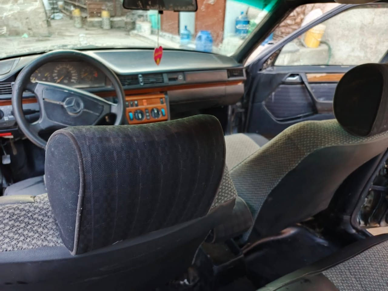 مارسدس دب مديل 92 سياره بلاد مصبوغه جماليه اثر جراد
محرك كير في في تي ابو البطل 
قواعد دبل بلاد سياره توها طالعه من الفرن تعمير درجه اولى
 سلايت طكتين
صدر امامي خلفي
كهربائيات شغاله
تبريد ❄ ثلج
رقم بغداد الماني سنويه ل 28
السعر 75
رقم الهاتف ***********
