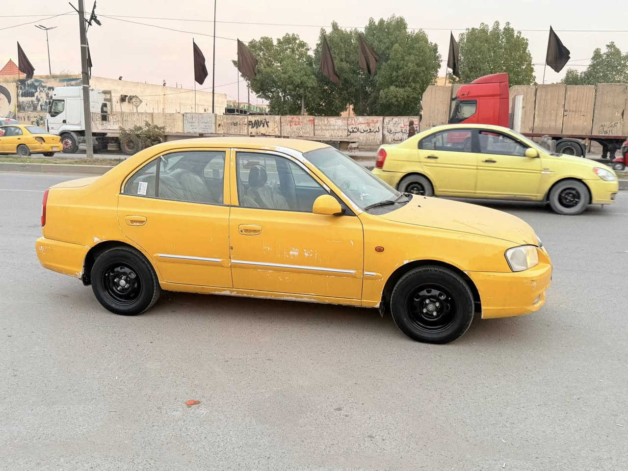 السلام عليكم شباب عندي فيرنا للبيع موديل 2014 مامعيوده مكفوله من الضربه والتبديل بسمي تحويل ثاني يوم كير ومحرك خير من الله تخم تاير صارلي اسبوع من شاده باتري جديد مدوشمه عام صدر امامي خلفي جديد والسياره بعد احله من الصور مكاني بغداد للشراي يتصل ***********
