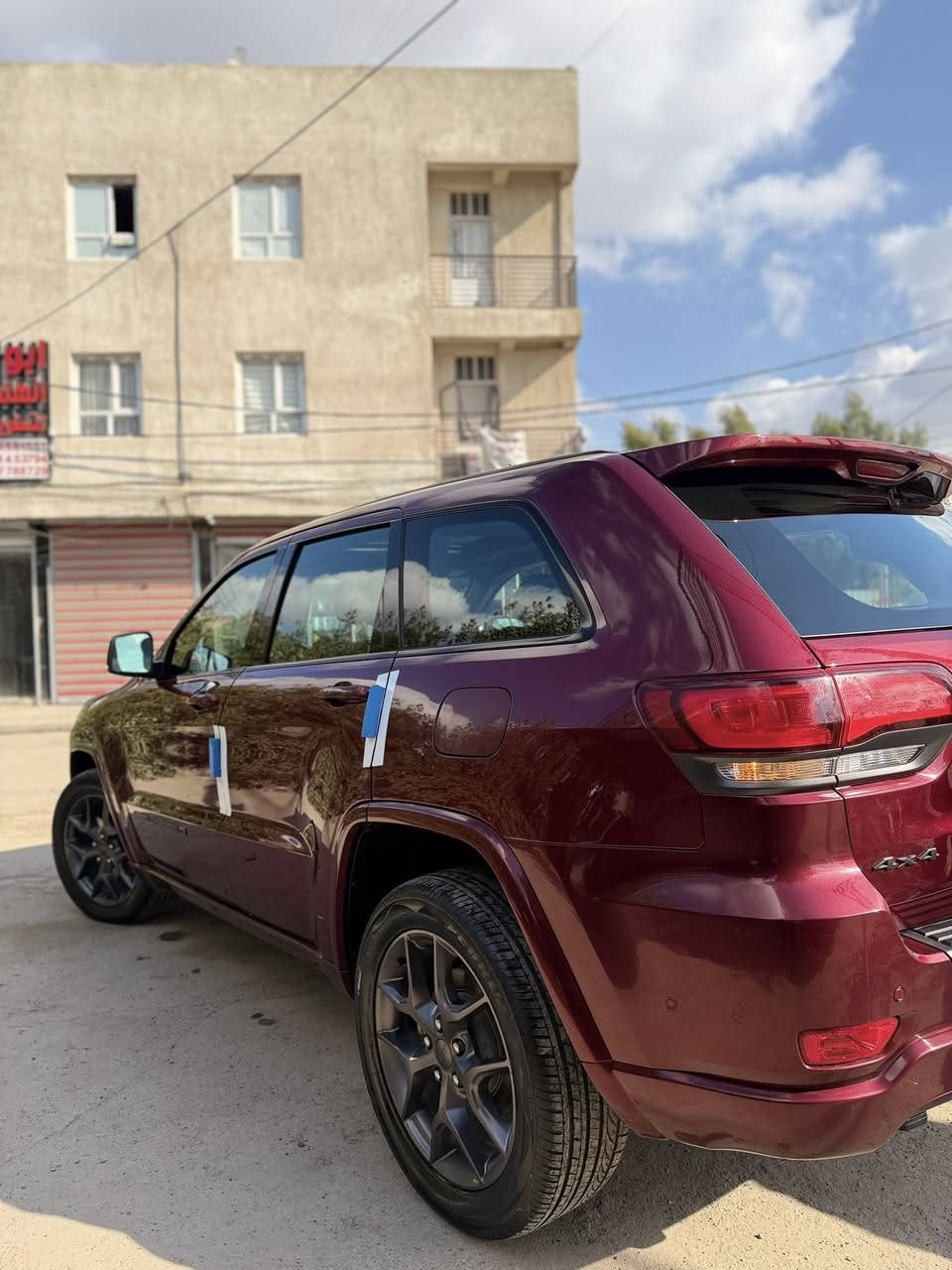 سلام عليكم للبيع 
 جيب خليجي ثمانينية 
 السيارة ماشية 51ألف (كيلو)
موديل 2021
V6 3.6L محرك
* المواصفات :
80th Anniversary نسخة ال *
* رادار امامي مع مانع تصادم .
* اصطفاف ألي ( اوتوپارك ) .
* تحذير الخروج عن المسار .
* نقطة عمياء .
* دفع رباعي 4x4 .
* فرش المقاعد من الجلد .
* المقاعد الأمامية تبريد .
* صفي المقاعد الأمامية كهربائية .
* ذاكرة لحفظ وضعيات الجلوس .
* المقاعد الأمامية مع تدفئة .
* المقاعد الخلفية مع تدفئة .
* ويل قياس 20 انج .
* مقود السائق كهربائي .
* تدفئة ستيرن .
* سقف بانوراما .
* شاشه كبيرة 8.4 انج .
* نظام الخرائط (GPS) .
* نظام خاص للطرق الوعرة .
* المصابيح الأمامية زنون .
* المصابيح الأمامية مع LED لايت .
* كشافات الضباب زنون .
* تشغيل عن بعد .
* صندوق كهربائي .
* حساسات أمامية .
* حساسات خلفية .
* كاميرا خلفية .
للاتصال : ‭٠٧٧٥ ٣٥٥ ٨٨١٢‬
