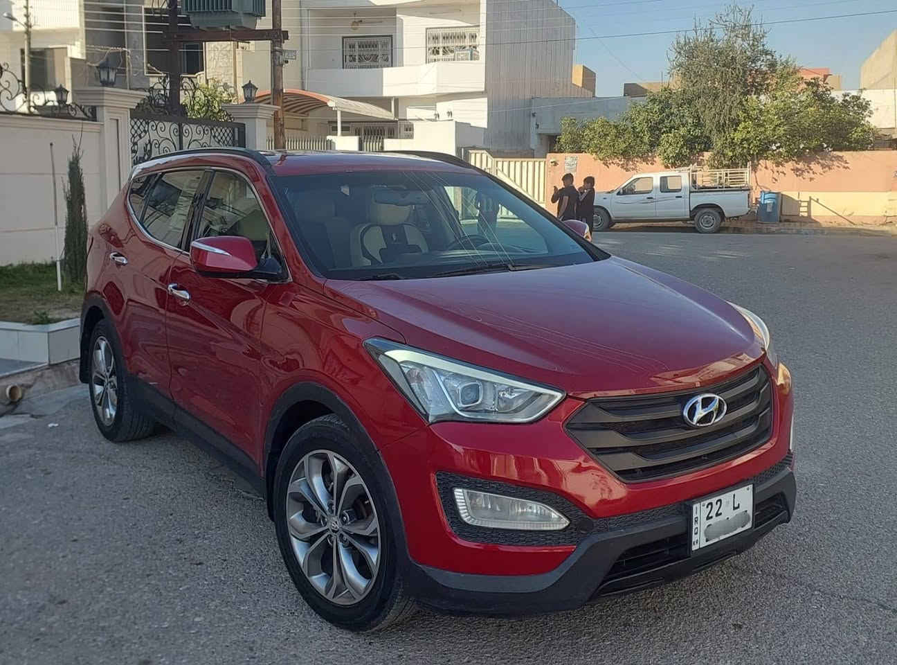 للبيع سيارة هونداي سنتافي موديل ٢٠١٤ خليجي فول مواصفات من عدا الفتحة و البصمة محرك ٦ سلندر دوش السيارة بيها (ربع جالملغ صبغ فقط) و بيها مكانين او ثلاث تعديل بارد بسيط و الباقي مكفول سيارة كير و محرك مكفول و ما مفتوح ب شرط سنوية جديد رقم جديد زينكة مدفوع يعني سيارة ربع دينار مصرف مابي 
مواصفات 
بلاجكتور 
لايتات أمامية و خلفية زينون + LED 
حساس خلفي + كامرة 
ويل كروم حجم كبير 
اشارة بالمراية + يدات نيكل 
محرك ٦ سلندر ٣.٣ دوش مرغوب و ما مفتوح 
فورويل 4WD
كشنات جلد + كشن كهرباء 
٤ جامات كهرباء + مراية كهرباء 
تحكم ستيرن فول + تحديد سرعة 
شاشة اعطال 
تبريد بيانو (لمس)
٧ راكب + تبريد ٣ قطعة 
داخل اصفر 
بردات خلفية بلادية 
و بعد مواصفات هواية مكان سيارة كركوك سعر ١٥٥ و بي مجال بسيط رقم موبايل *********** كركوك, العراق
