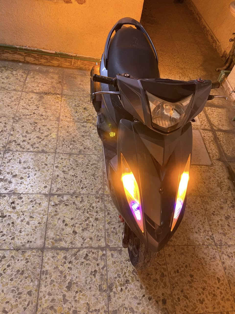 سلام عليكم دراجه جيتي آر للبيع الدراجه مكفوله بيهه اكلج امامي رياضي صلنصه رياضي الدراجه خير من الله اتشغل او تطلع السعر خاص او على الرقم ***********
