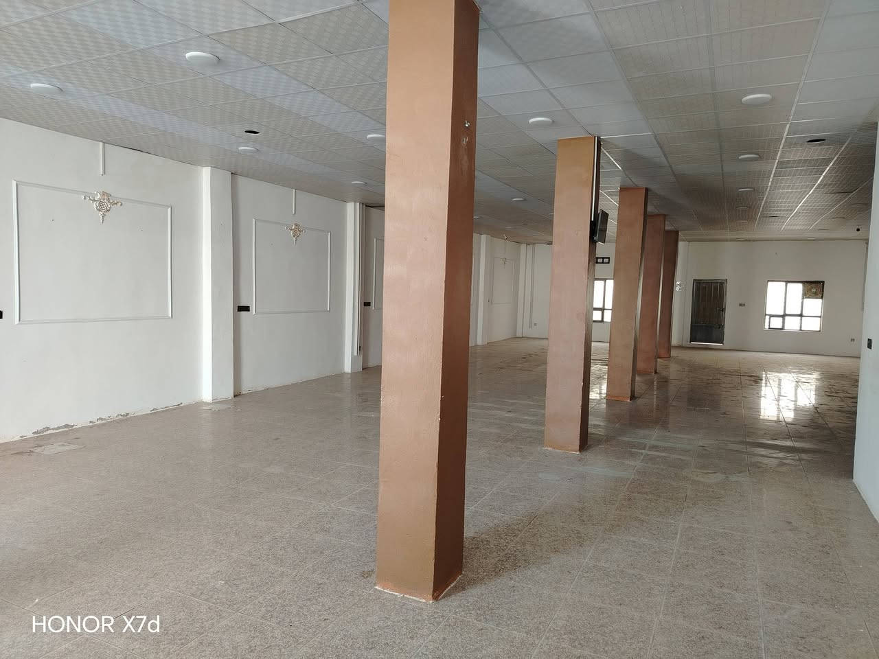 عمارة للأيجار مساحة ٢٥٠ متر تحتوي على صحيات ومطبخ مكانها الخضراء مقابل حي المثنى قرب دائرة الضريبة ***********
