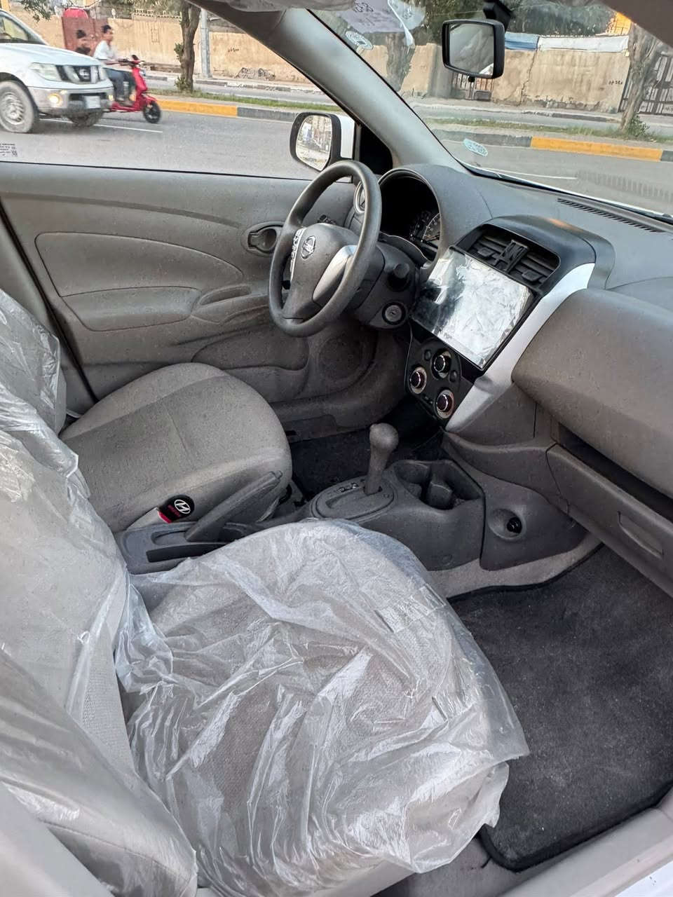 سلام عليكم نيسان سني بليته زركه هندي 2024 السياره ماشيه ٣٠ مال بيت ابد ما مشتغله سياره بيهه شخص با باب الوره  بس وتجي تكلب وشوف العين وشراي يخابر مكاني المعقل السعر ١٢٠.     ***********
