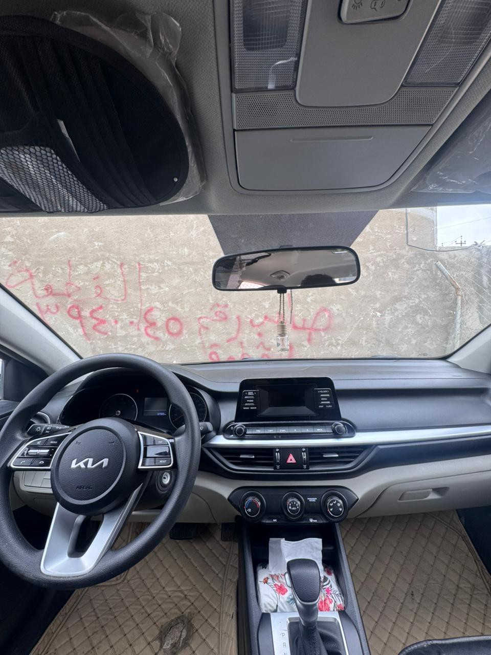 السلام عليكم
للبيع سيراتو موديل ٢٤ هزه وارقام جديده بغداد بأسمي نص فول .محرك ٢٠٠٠ كفاااله عامه ماشيه ٣٠كم سياره بحاله الزيرو...السعر ١٨٠ ورقه مكانها بغداد الدوره.للاستفسار ***********
