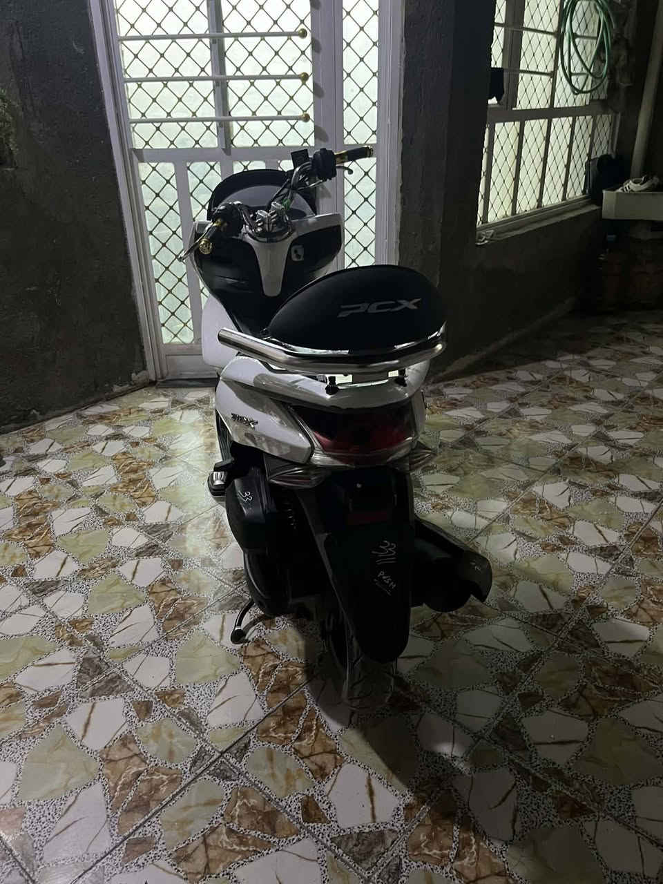 سلام عليكم pcx جيل الاول مكينة 150 ياباني دراجة مكفولة مكينة وكفر دراجة ناعمة وحلوة برغي ممفتوح بل محرك للبيع 
سعر مليون و٥٥٠ مكاني بغداد ***********
