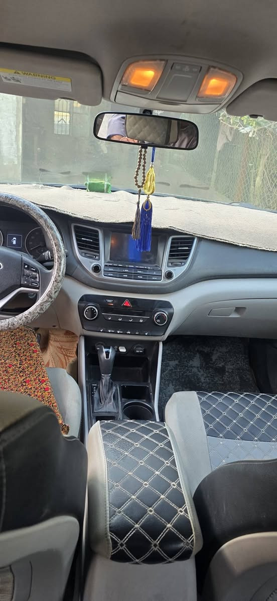 توكسان ٢٠١٨ للبيع وارد امريكي بأسمي سنوية وارقام جددضررها جاملغ وبنيد بدون دواخل سيارة جاهزة مكينة كير حدادة السعر ١٤٥      ***********
