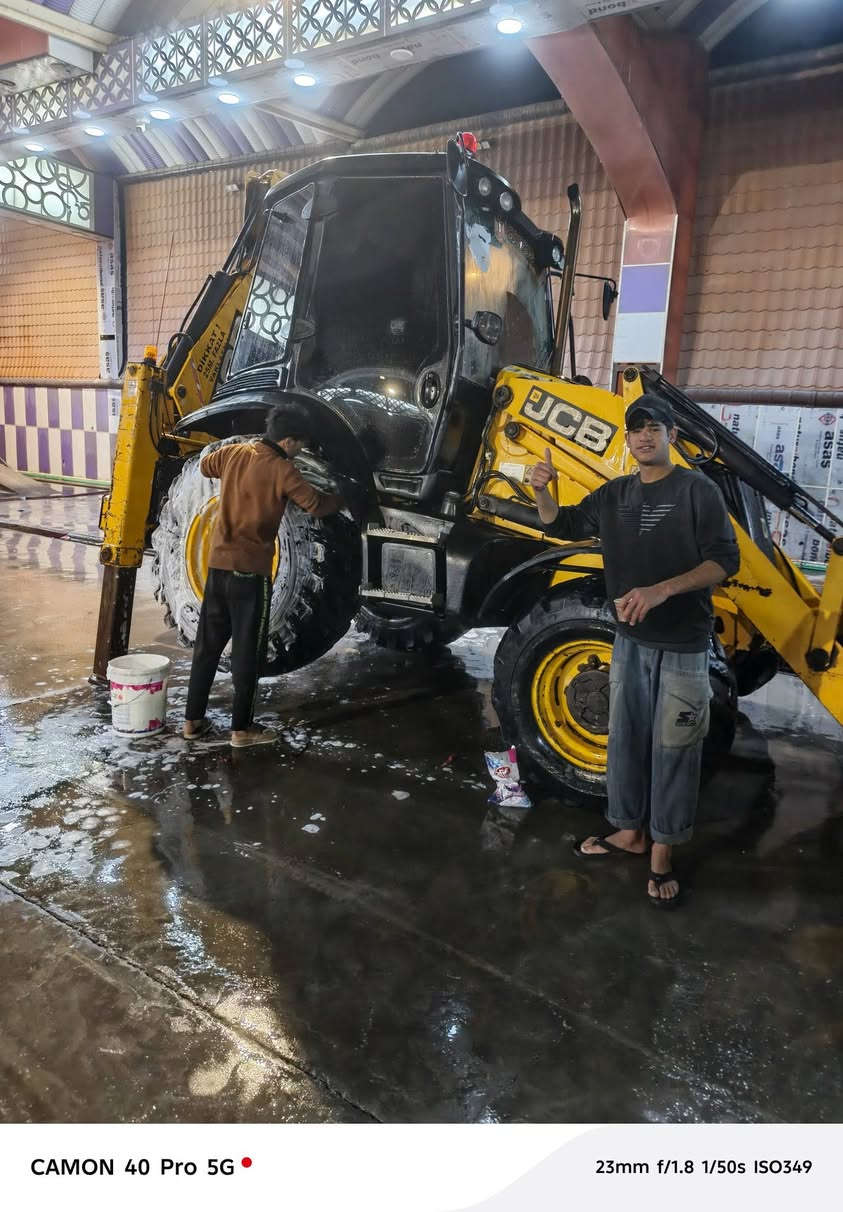 سلام عليكم JCB البيع موديل 2012 مكفوله كفاله عامه من كلشي العنوان الديوانية هاتف ***********
