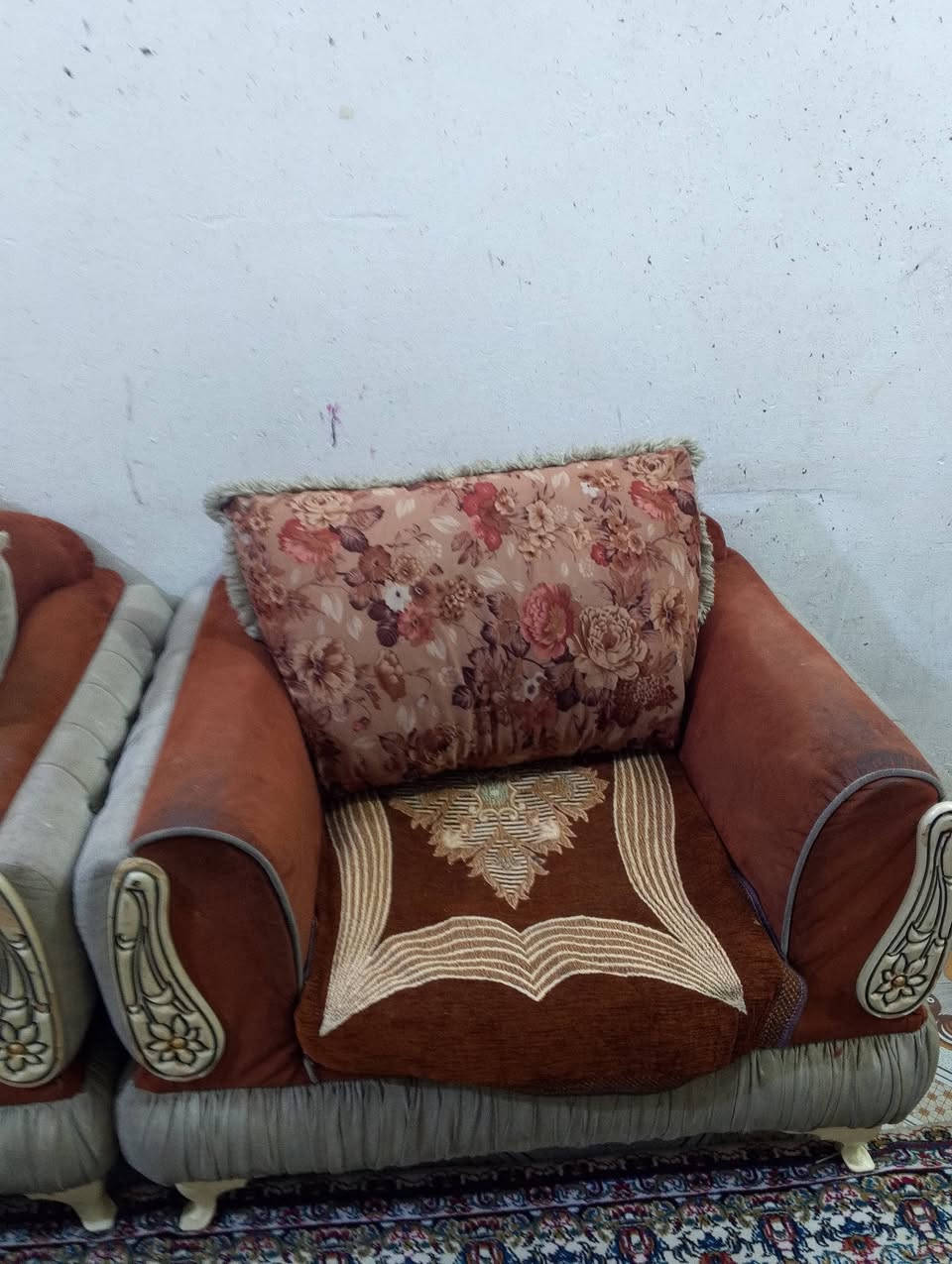 سلام عليكم تخم كامل للبيع تخم نضيف كامل 5قطع السعر 225وبي مجال الاستفسار الاتصال على الرقم ***********
