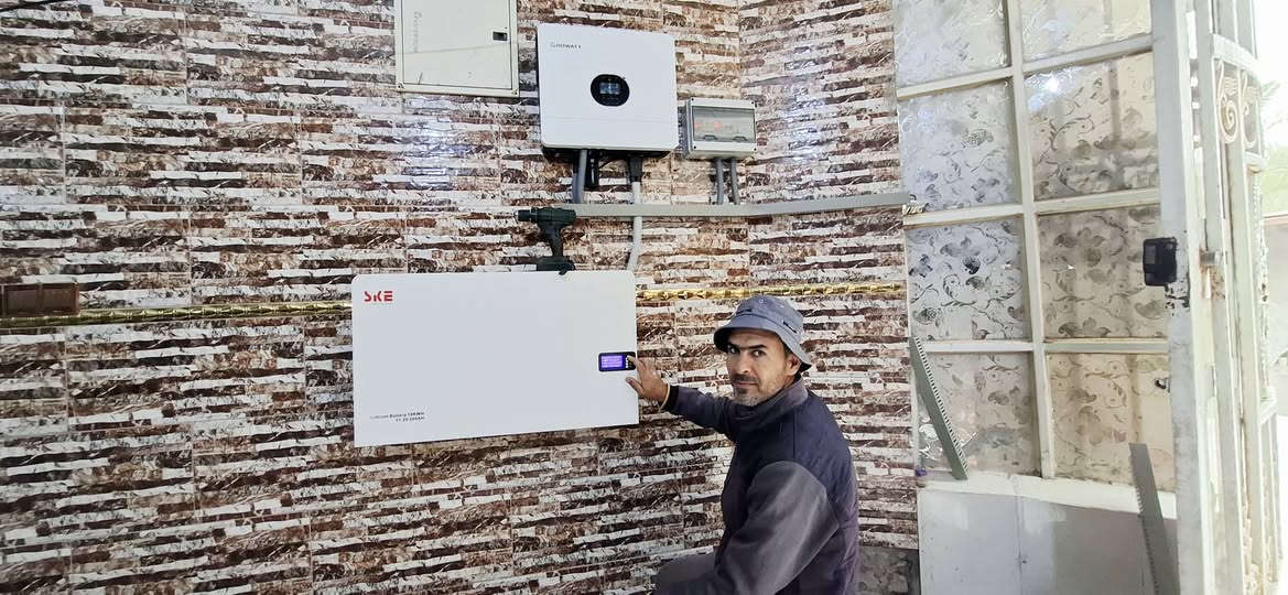 على بركة الله تم إكمال تنصيب منظومة طاقة شمسية للأخ حسين محمد الحمراني 
15 امبير نهاري /10 أمبير ليلي
تتكون المنظومة من 
١-انفيرتر GROWATT 6KW
۲- بطارية 10KW  SKE
٣- الواح LONG X7
٤- سلاك AC/DC
٥- بوكس حماية AC/DC
الاستفسار او الاتصال على الأرقام 
***********
***********
***********
