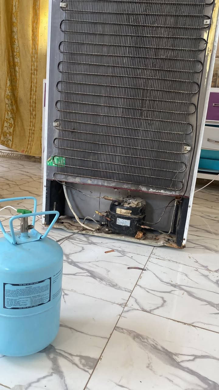 السلام عليكم ورشة هشام الدليمي لصيانه وتصليح كافة انواع الثلاجات والمجمدات بانواعها وعمل بأحترافية وبأسعار مناسبة وانت كاعد بالبيت نجيك وين متكون وبالخدمة للاستفسار هاتف ***********
